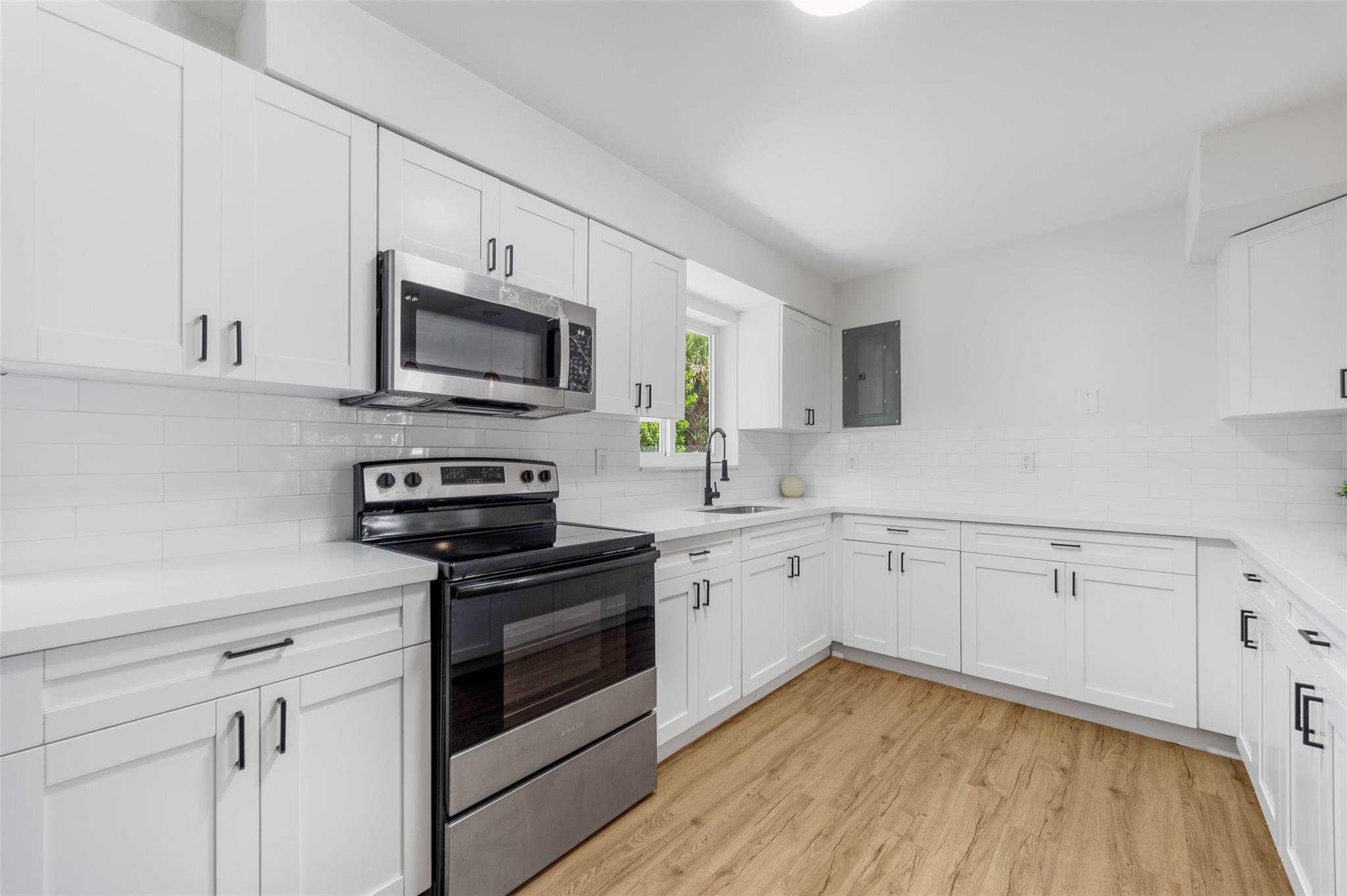 2050 NW 30th Ave, Fort Lauderdale, FL, 33311/$435,000 4 2050 NW 30th Ave