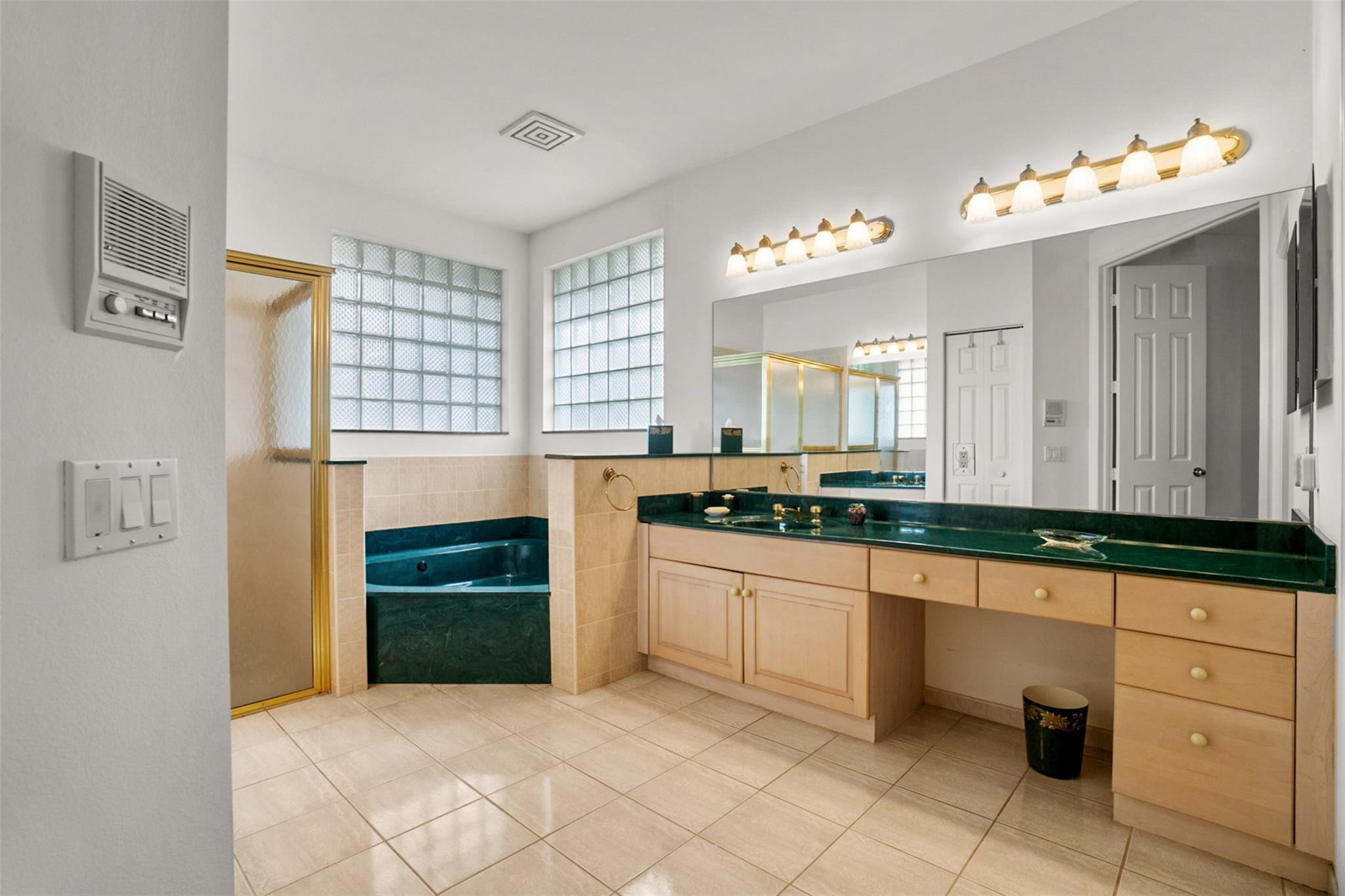 Hollywood Lakes Country C - Residential Lease