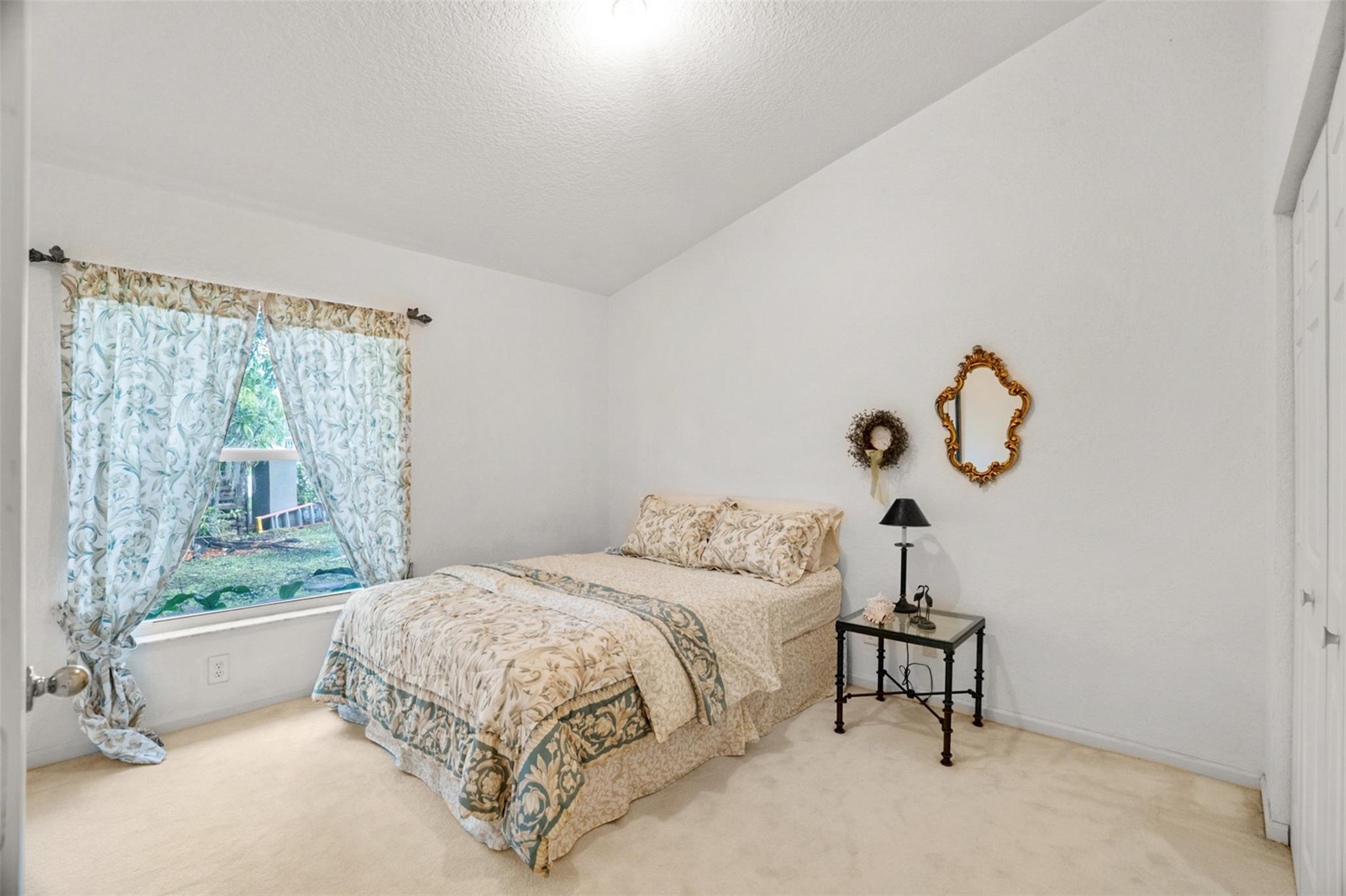 Hollywood Lakes Country C - Residential Lease