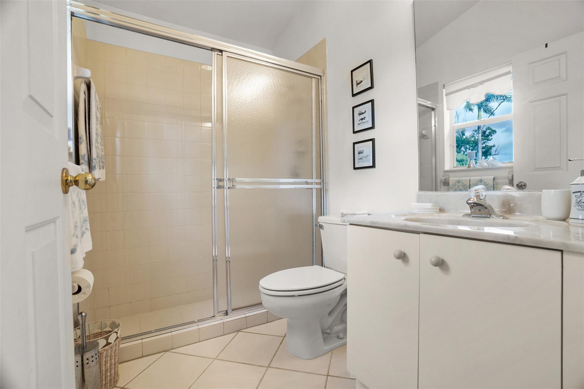 Hollywood Lakes Country C - Residential Lease