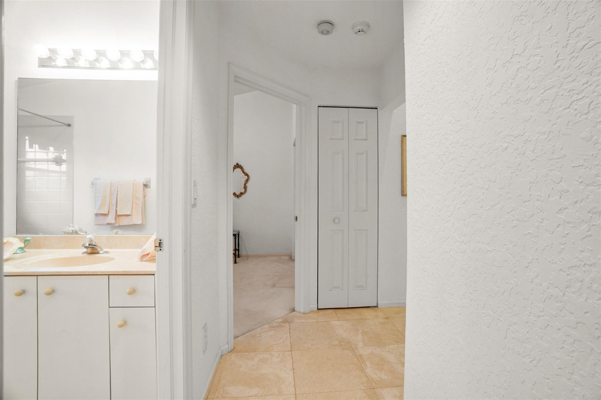 Hollywood Lakes Country C - Residential Lease