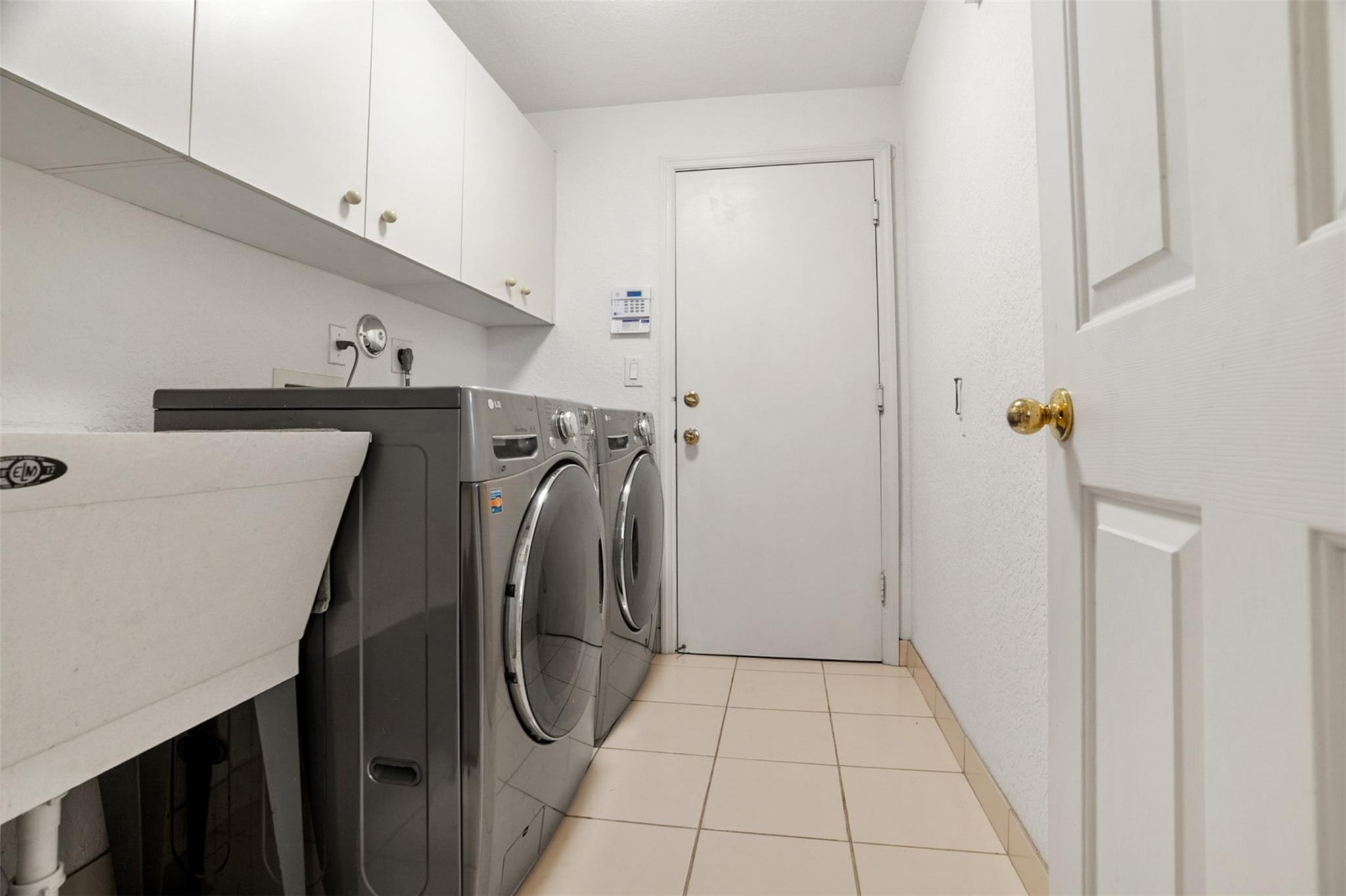 Hollywood Lakes Country C - Residential Lease