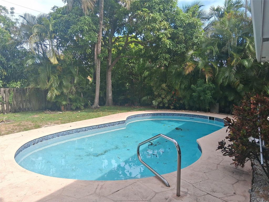 Photo of 408 SE 6th Avenue, Deerfield Beach, FL 33441 (MLS # F10518911)