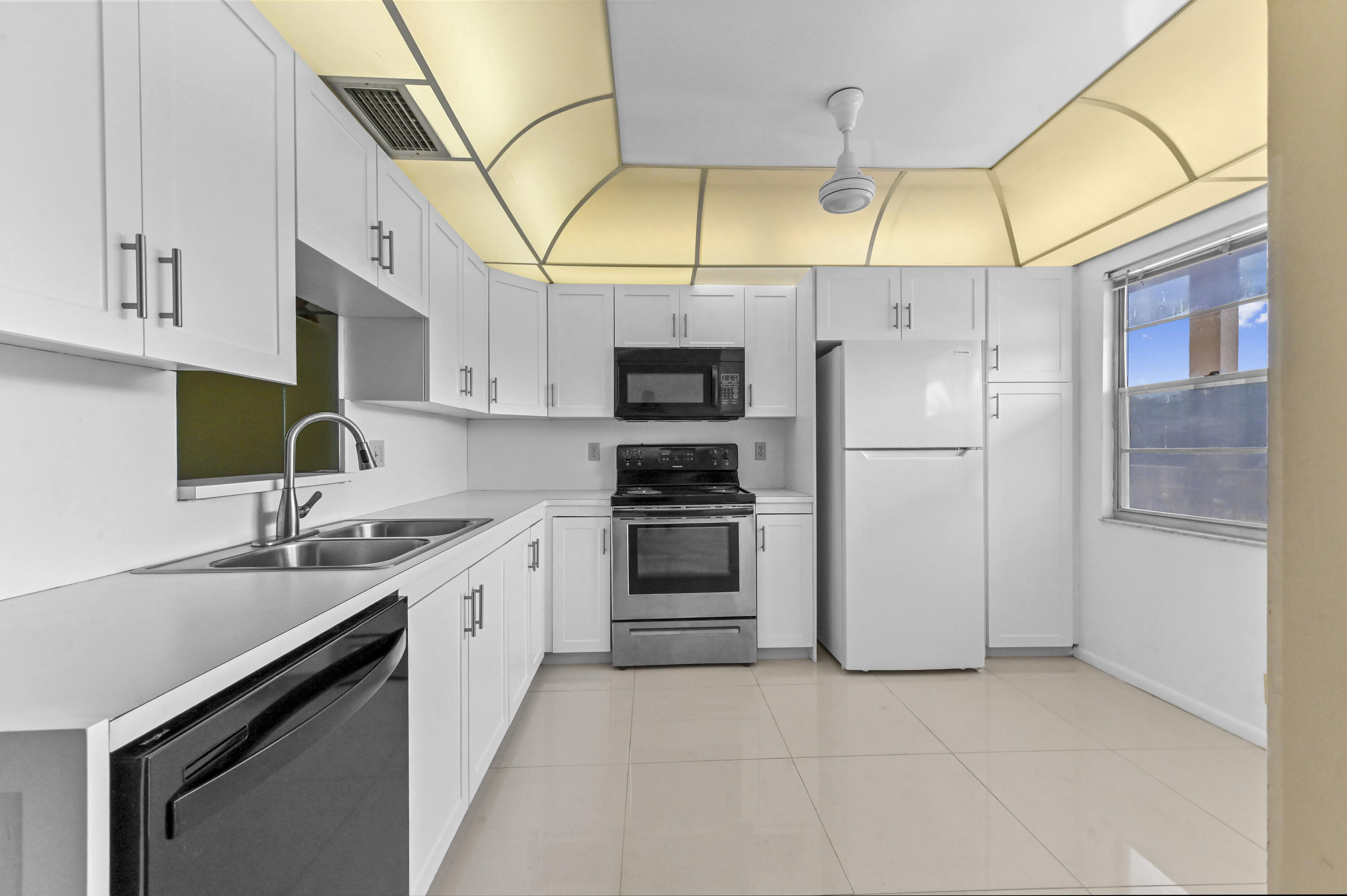 LUCAYA VILLAGE 1-C CONDO - Residential