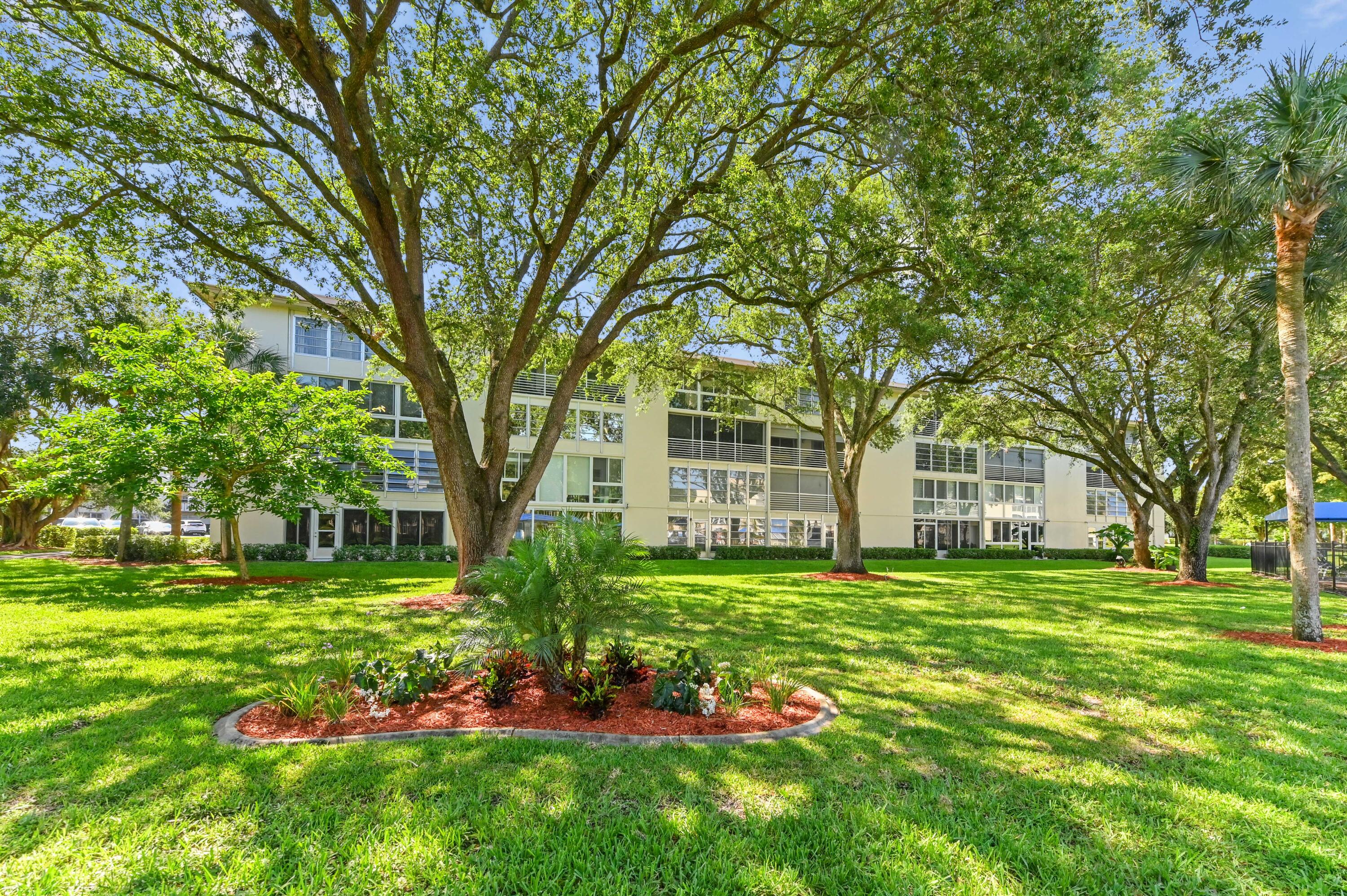 LUCAYA VILLAGE 1-C CONDO - Residential