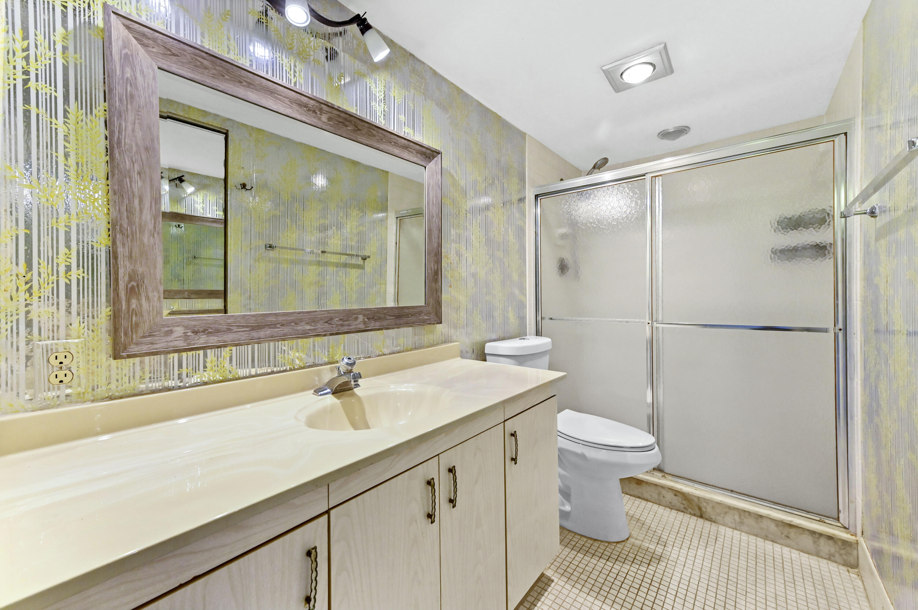 LUCAYA VILLAGE 1-C CONDO - Residential