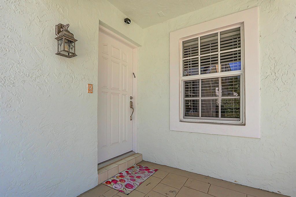 Photo of 12 Admirals Court, Palm Beach Gardens, FL 33418 (MLS # R11029355)