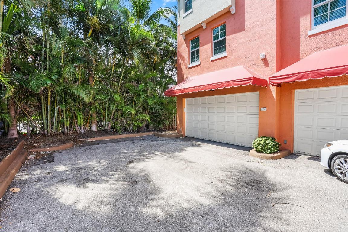 MOORINGS AT LANTANA TOWNHOUSES CONDO - Residential Lease