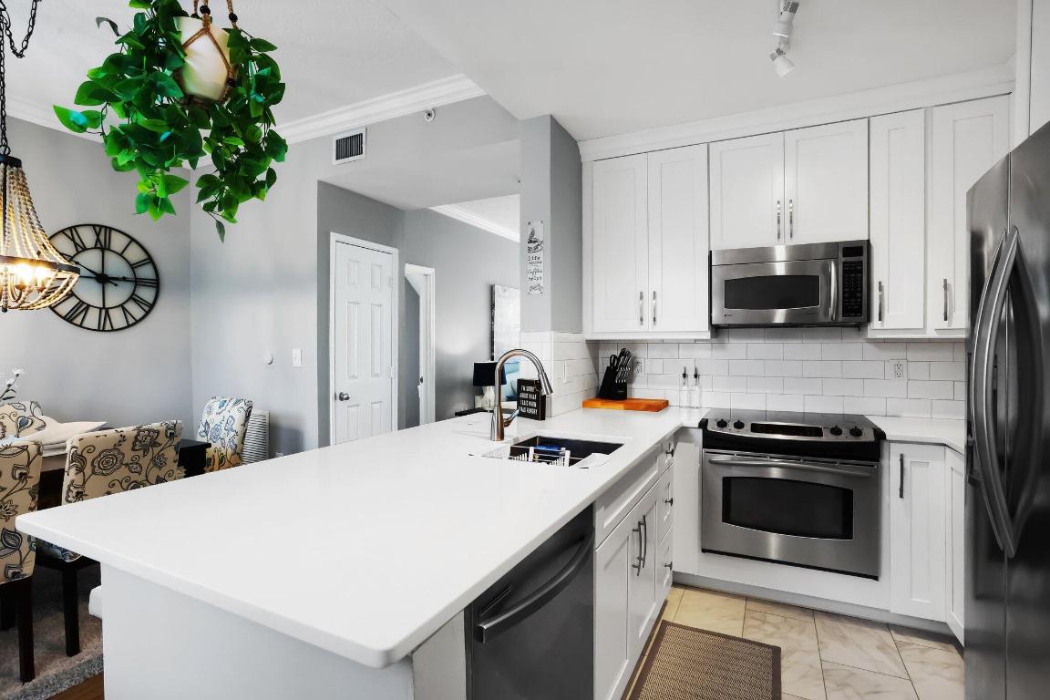 MOORINGS AT LANTANA TOWNHOUSES CONDO - Residential Lease