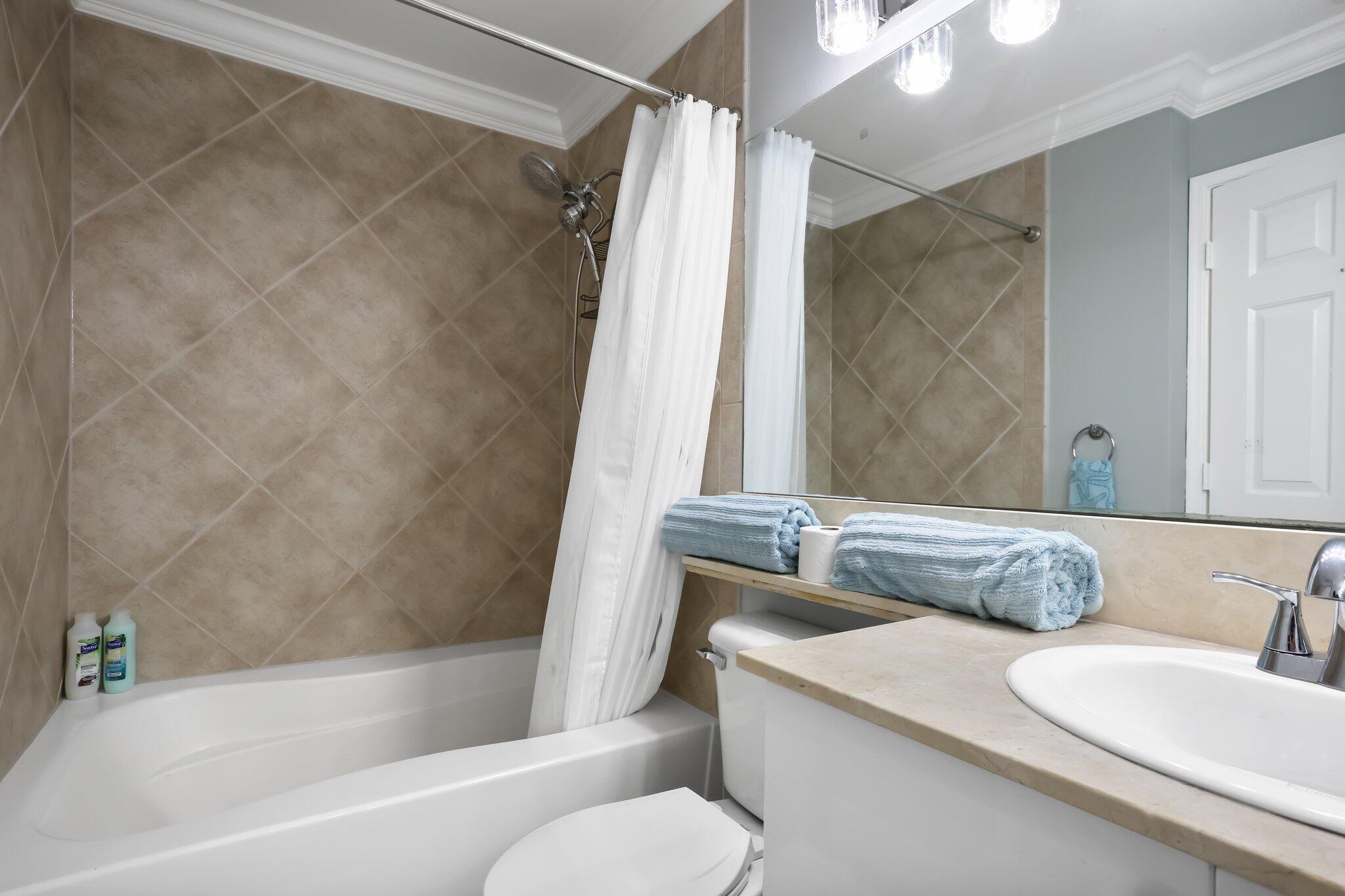 MOORINGS AT LANTANA TOWNH - Residential Lease