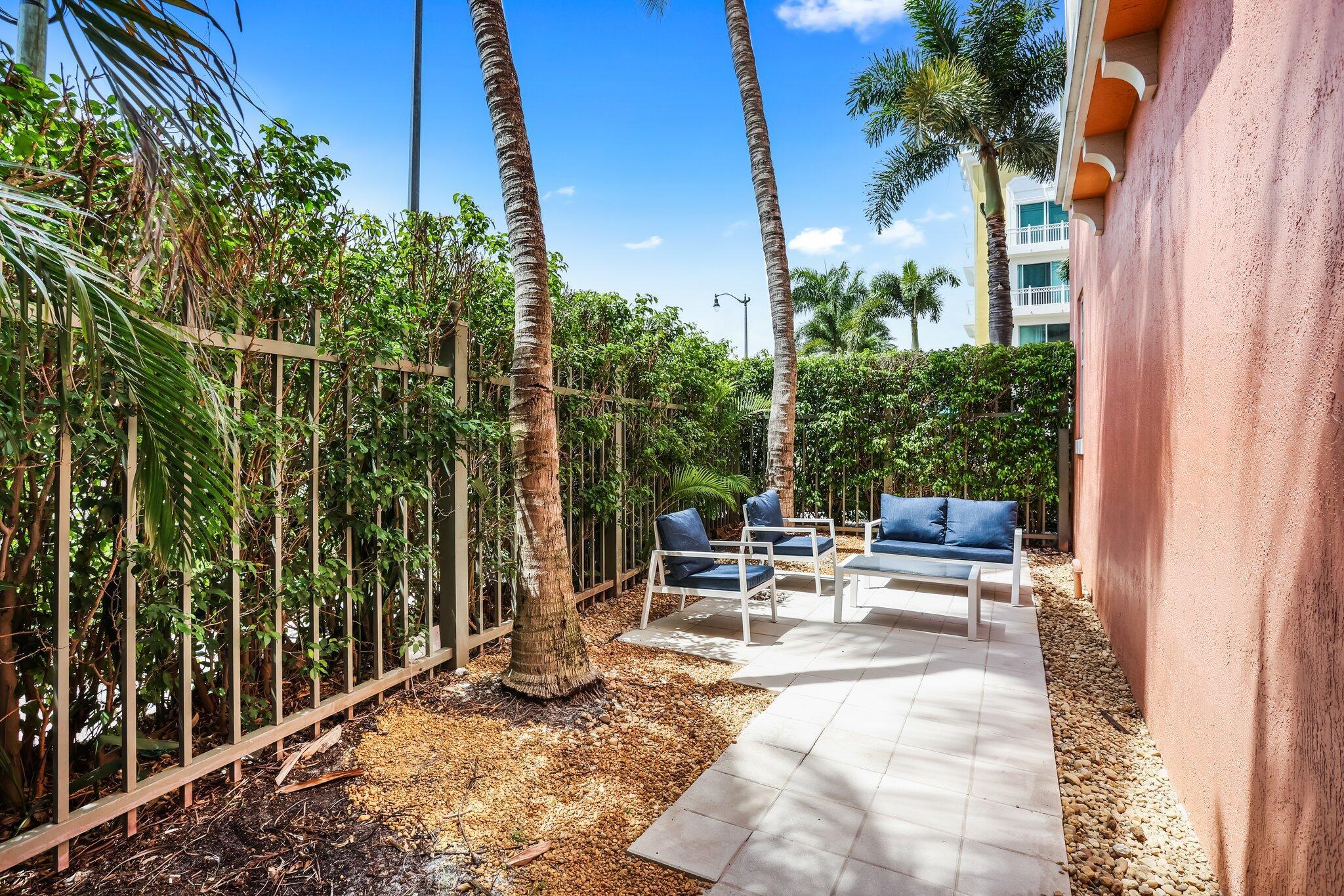 MOORINGS AT LANTANA TOWNH - Residential Lease