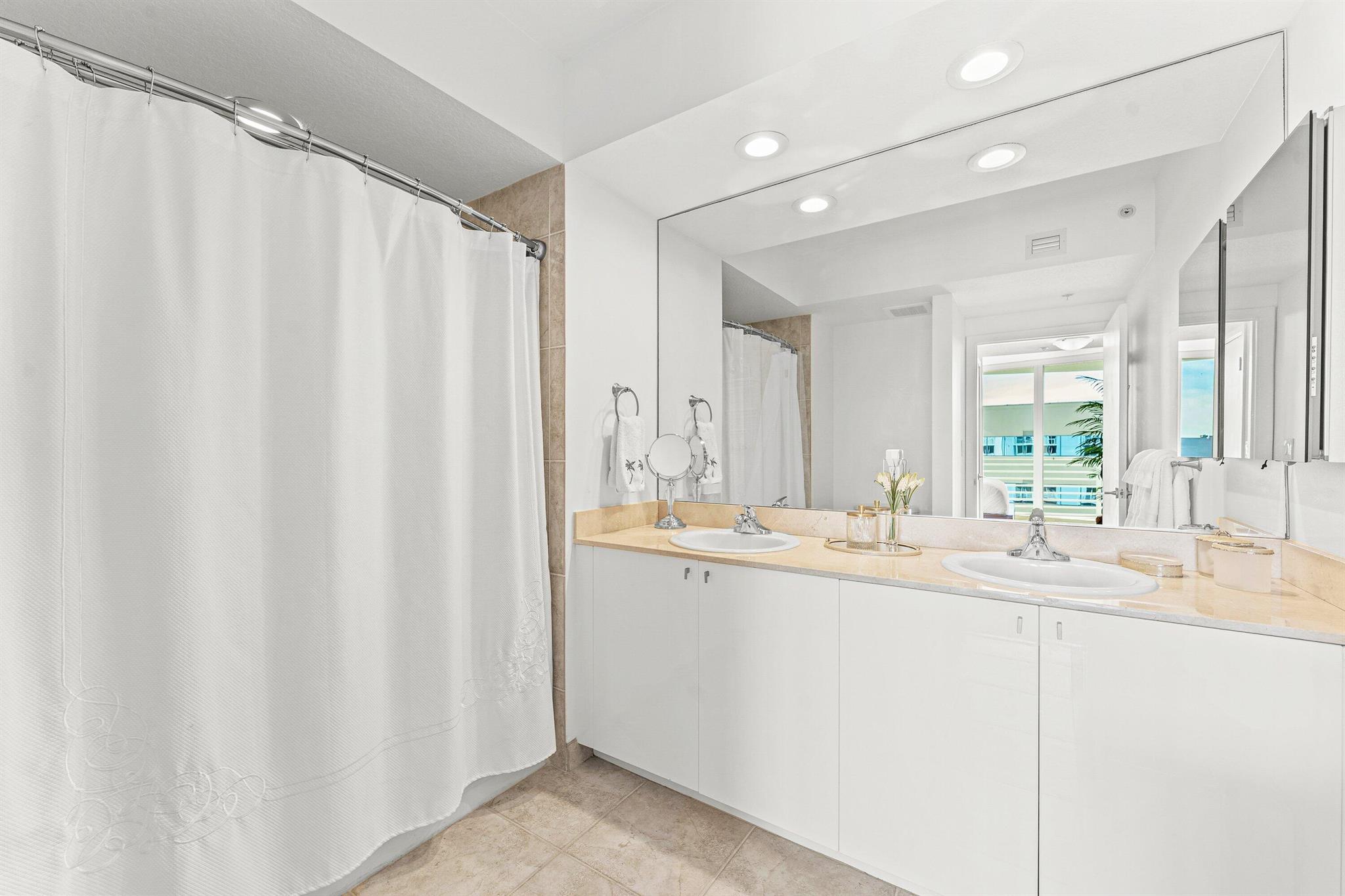 SLADE CONDOMINIUM - Residential Lease