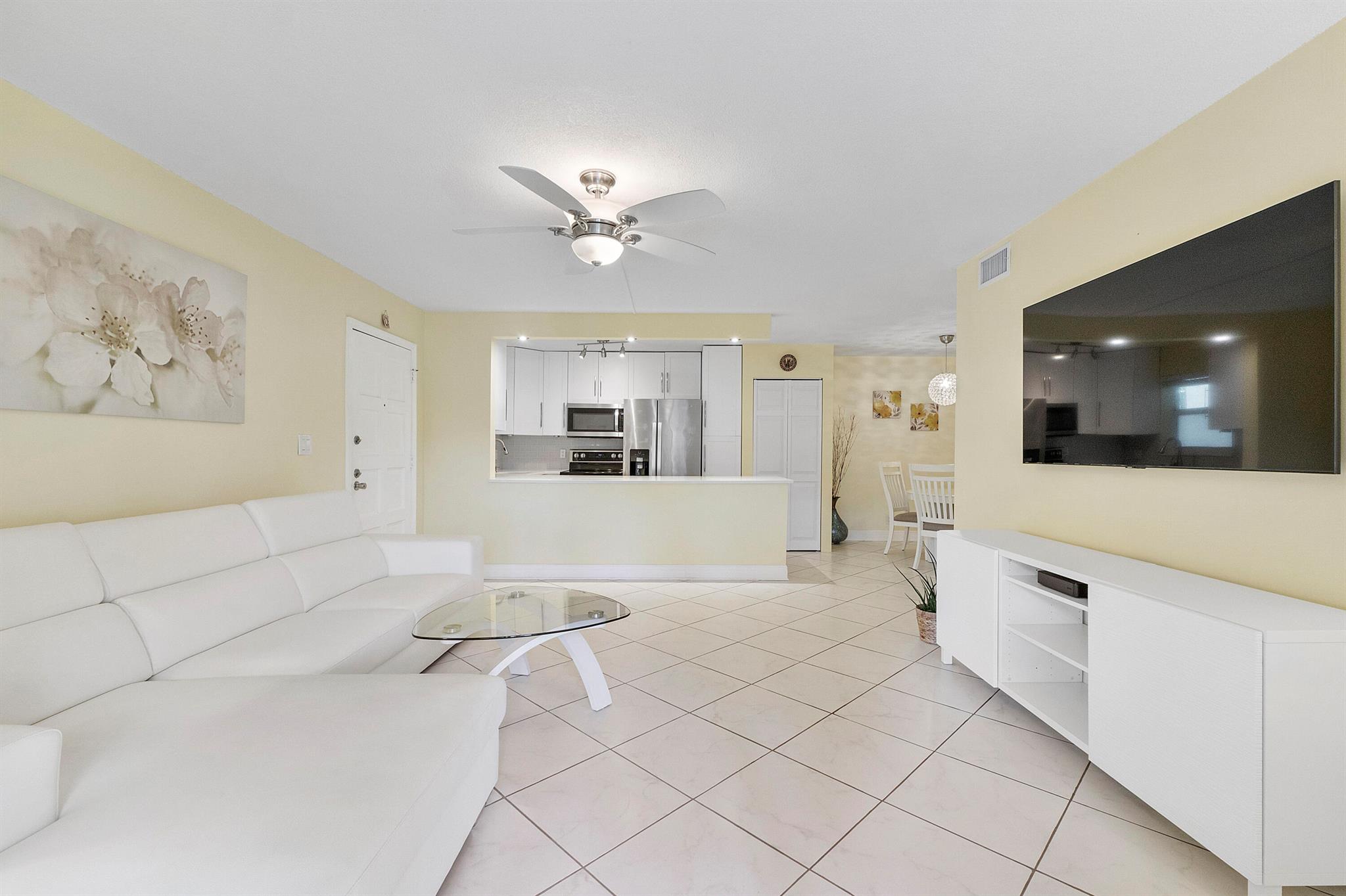 1100 NW 13th Street 192 D, Boca Raton, FL, 33486/$299,900 4 1100 NW 13th Street 192 D