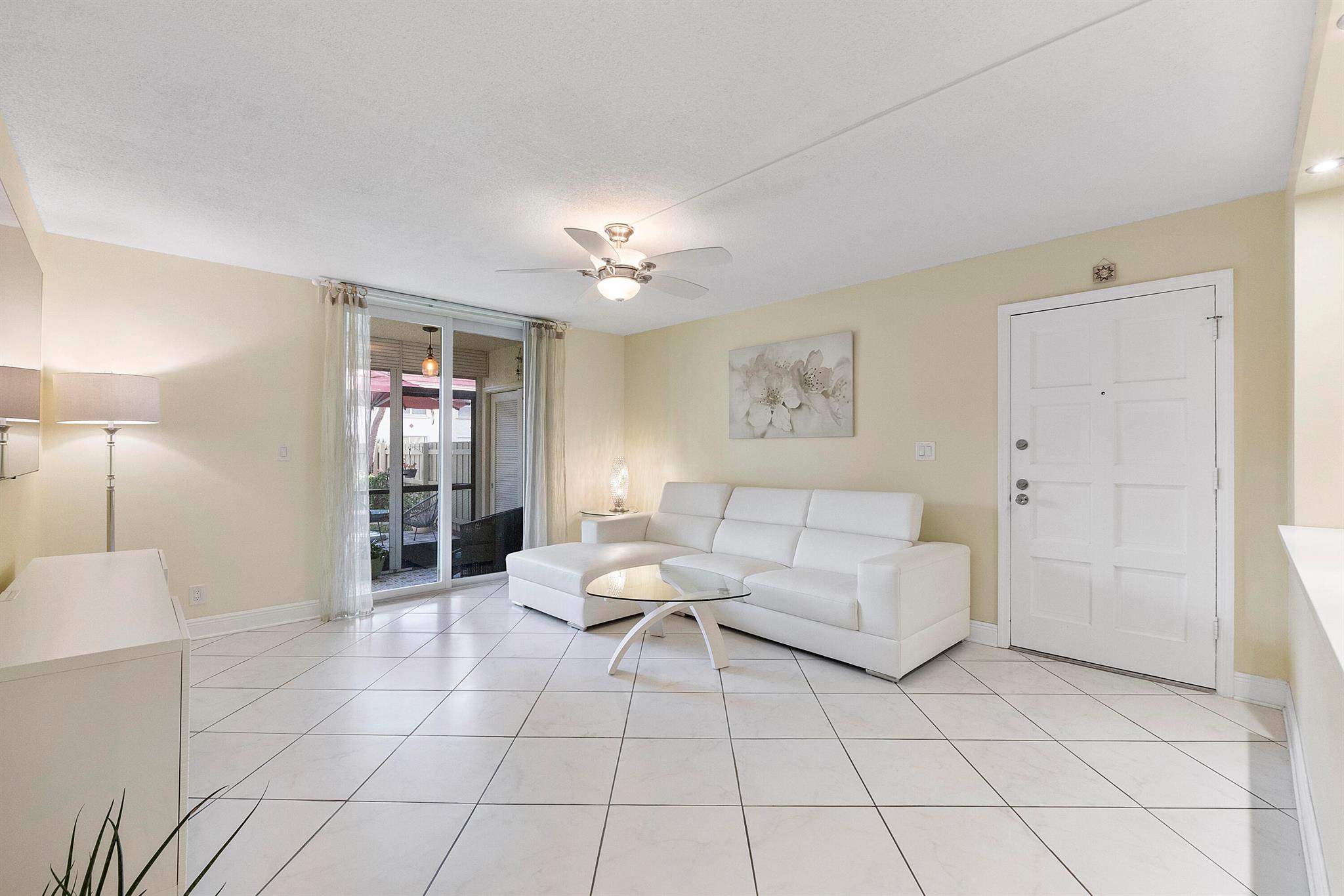 1100 NW 13th Street 192 D, Boca Raton, FL, 33486/$299,900 3 1100 NW 13th Street 192 D