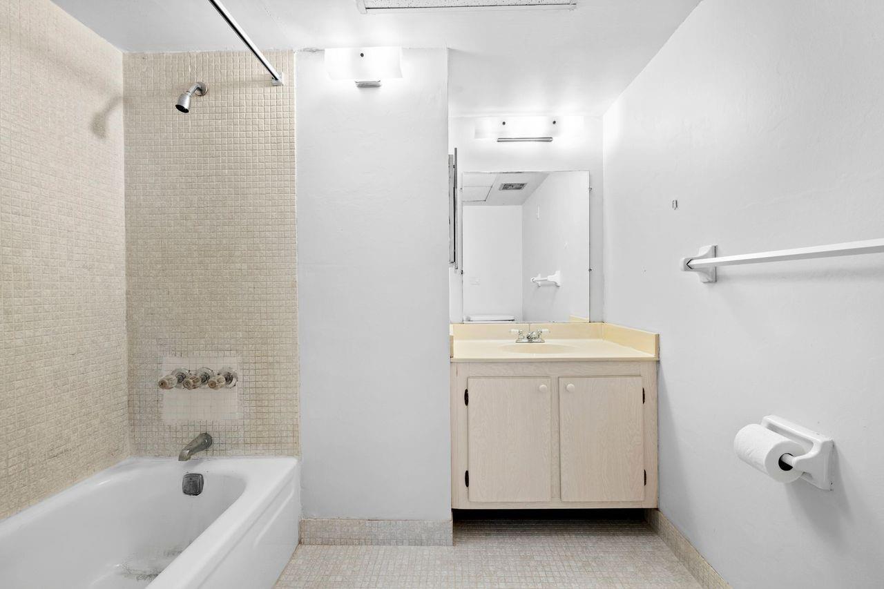 OAKLAND SHORES COMMUNITY - Residential