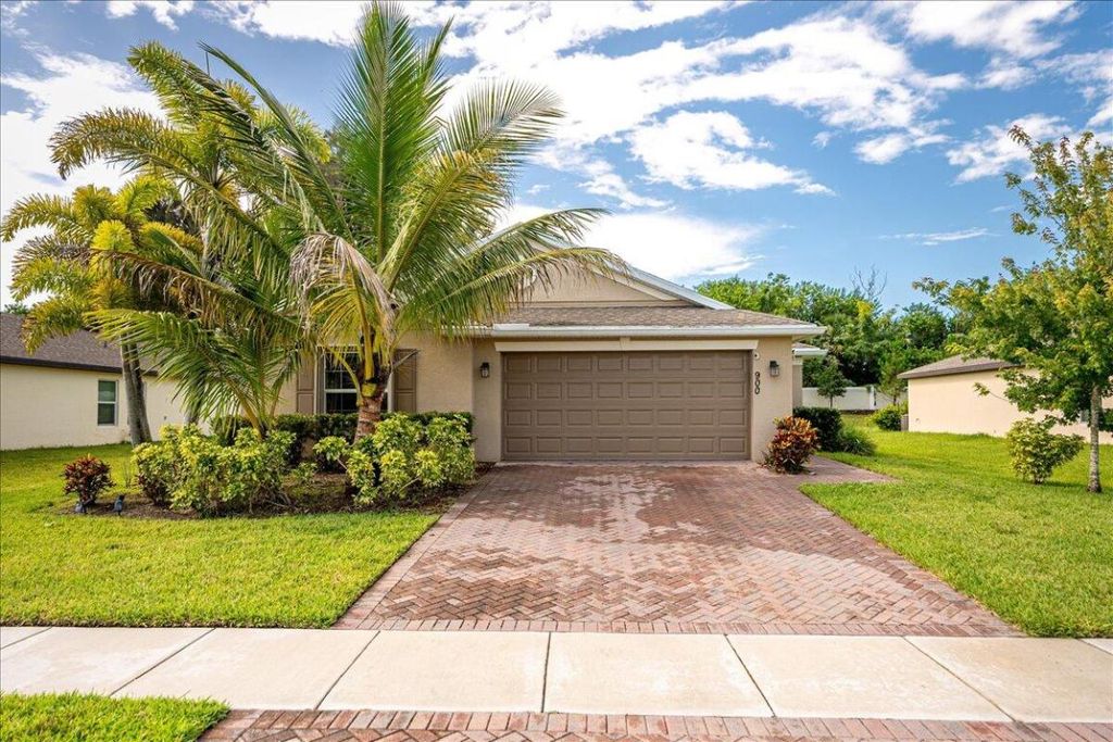 Photo of 900 Bent Creek Drive, Fort Pierce, FL 34947 (MLS # R11150108)