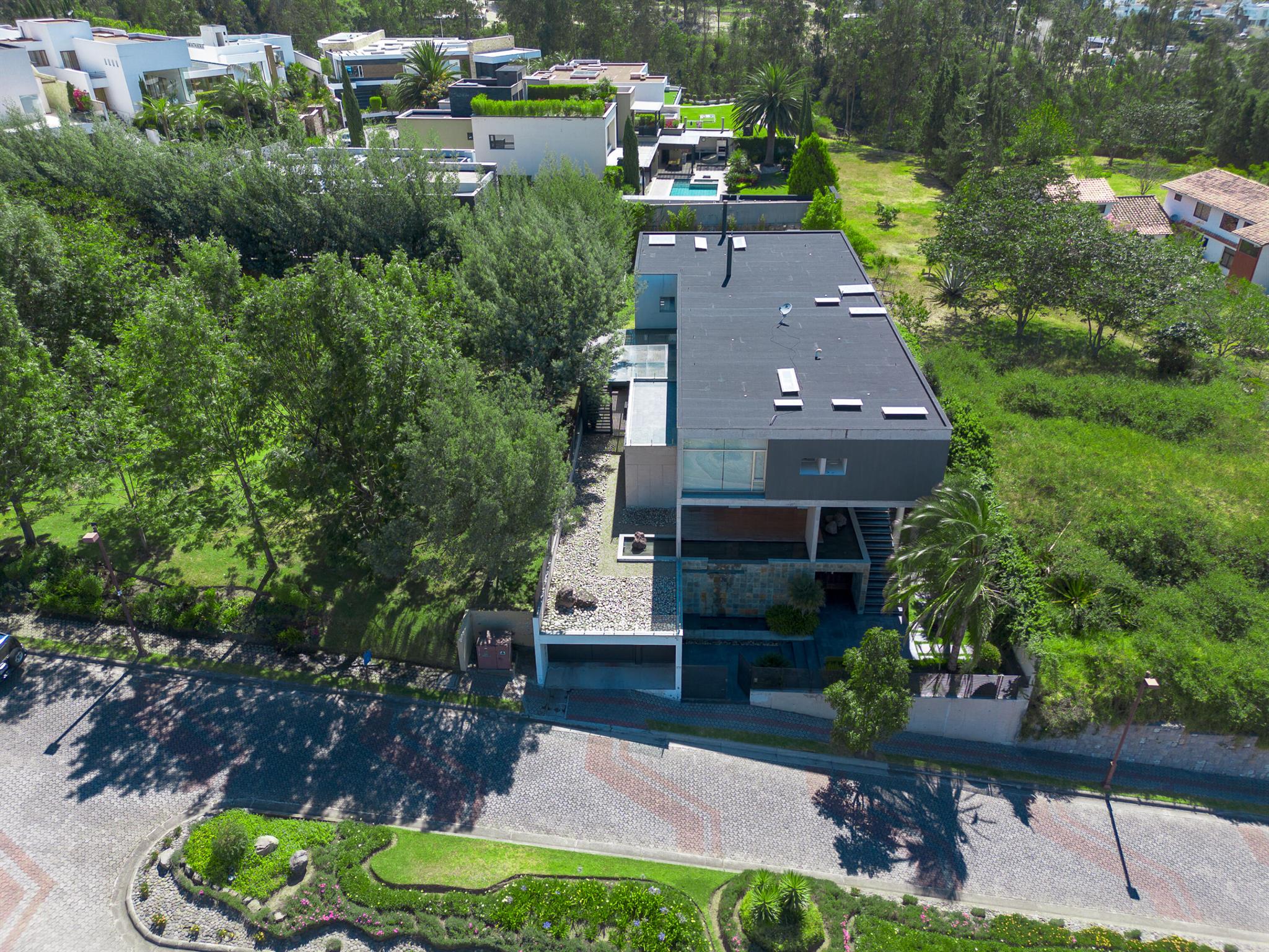 Elevate Your Lifestyle and Indulge in luxury living with elegant living spaces, and a prime location. A true masterpiece in ECUADOR, Cumbaya 12 minutes from Quito! Step into the exquisite single-family home, a masterpiece crafted by renowned architect Alfredo Ribadeneira. Spanning 11,302 square feet of living space and a total area of 11,646 square feet, this property seamlessly combines style and functionality in an open concept design. As you enter the first floor, an extravagant 7-car underground garage with an automatic door awaits, accompanied by 2 storage spaces. The ambiance is heightened by a TV room with outdoor access, a maids room with a full bathroom, and a water mirror cascading from the second floor's majestic waterfall.