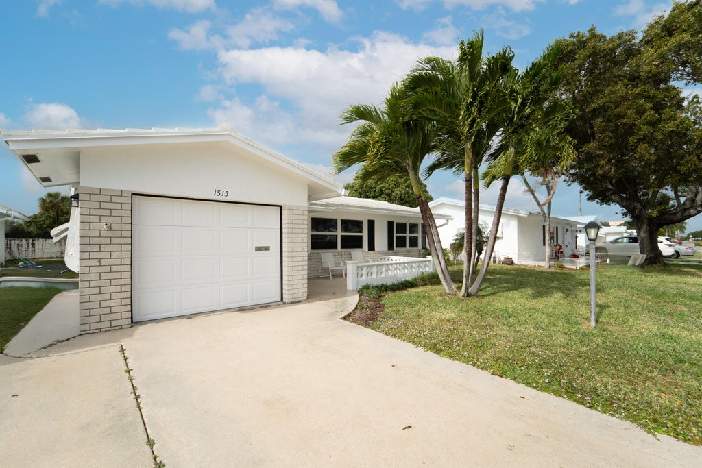 Photo of 1515 SW 22nd Street Street SW, Boynton Beach, FL 33426 (MLS # R11045827)