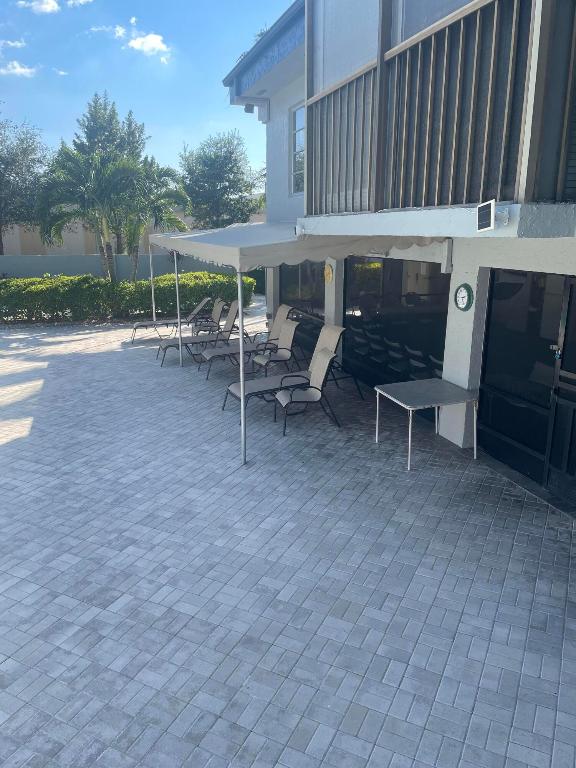 EVERGREEN I OF VILLS OF ORIOLE CONDO - Residential Lease