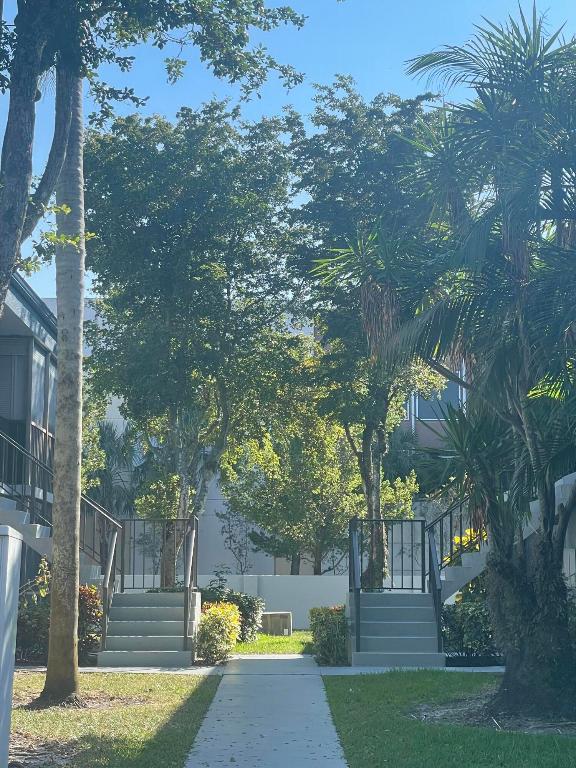 EVERGREEN I OF VILLS OF ORIOLE CONDO - Residential Lease