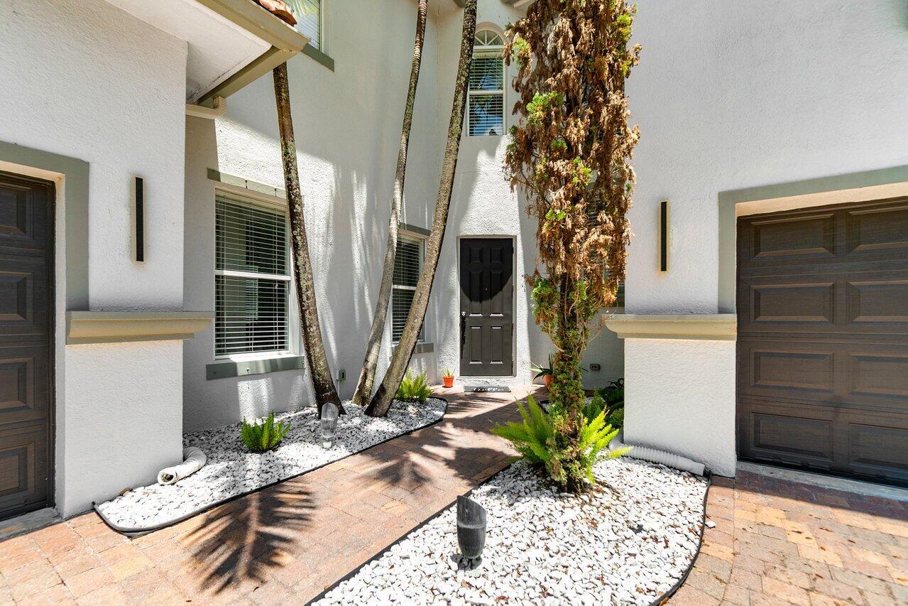 682 Cresta Circle