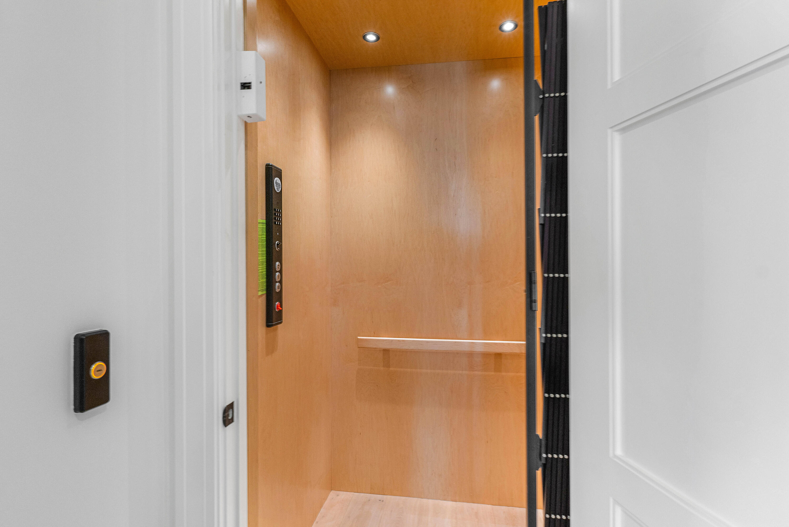 Lake Rogers Isle - Residential