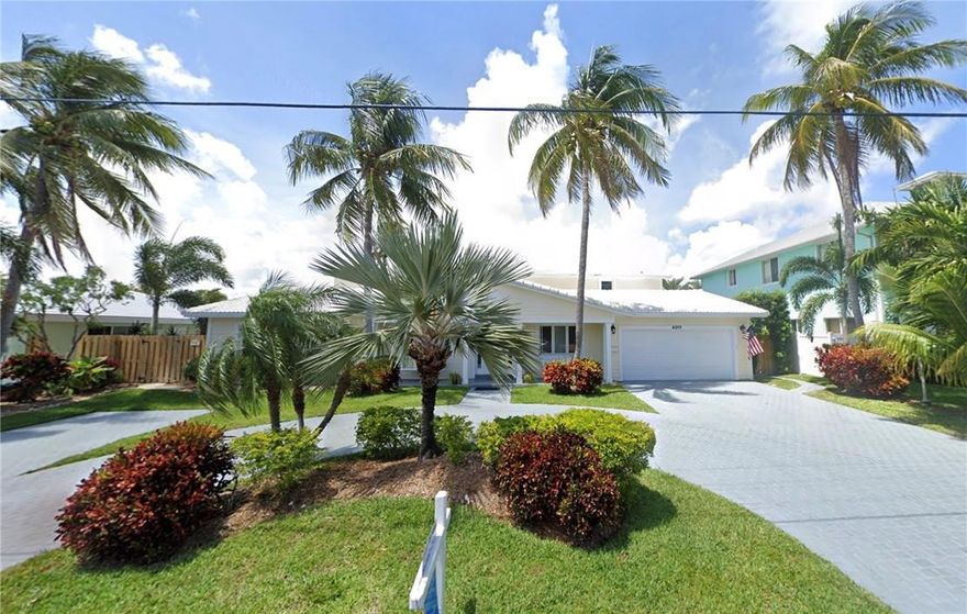 Waterfront property with Pool in Lighthouse Point. 5 bed, 4.5 bath. 90 ft water frontage.