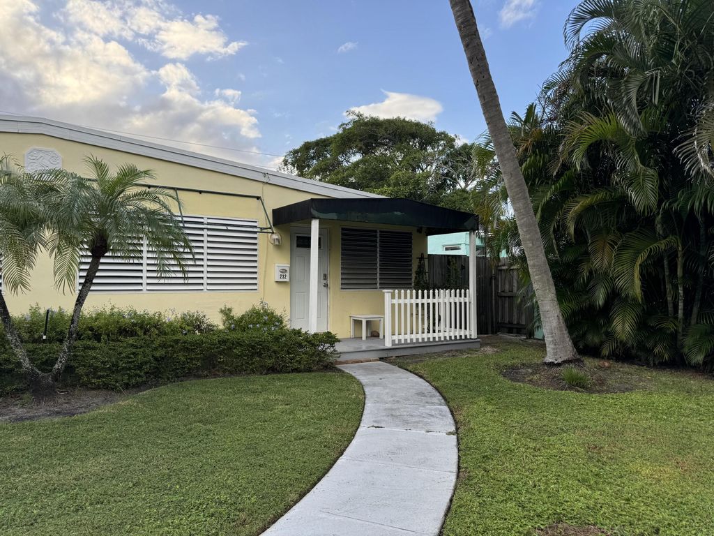 Photo of 230 NE 7th Avenue #232, Delray Beach, FL 33483 (MLS # R11031139)