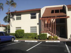 NOT A SHORT SALE OR FORECLOSURE. Great ground floor corner 2/2 unit, in a beautiful place in Delray Beach. 55+ community. Washer & dryer, spacious and bright unit, serene garden views, eat in kitchen, big covered patio, Close to shopping, restaurants and beaches. Easy to show, just call LA or LO.