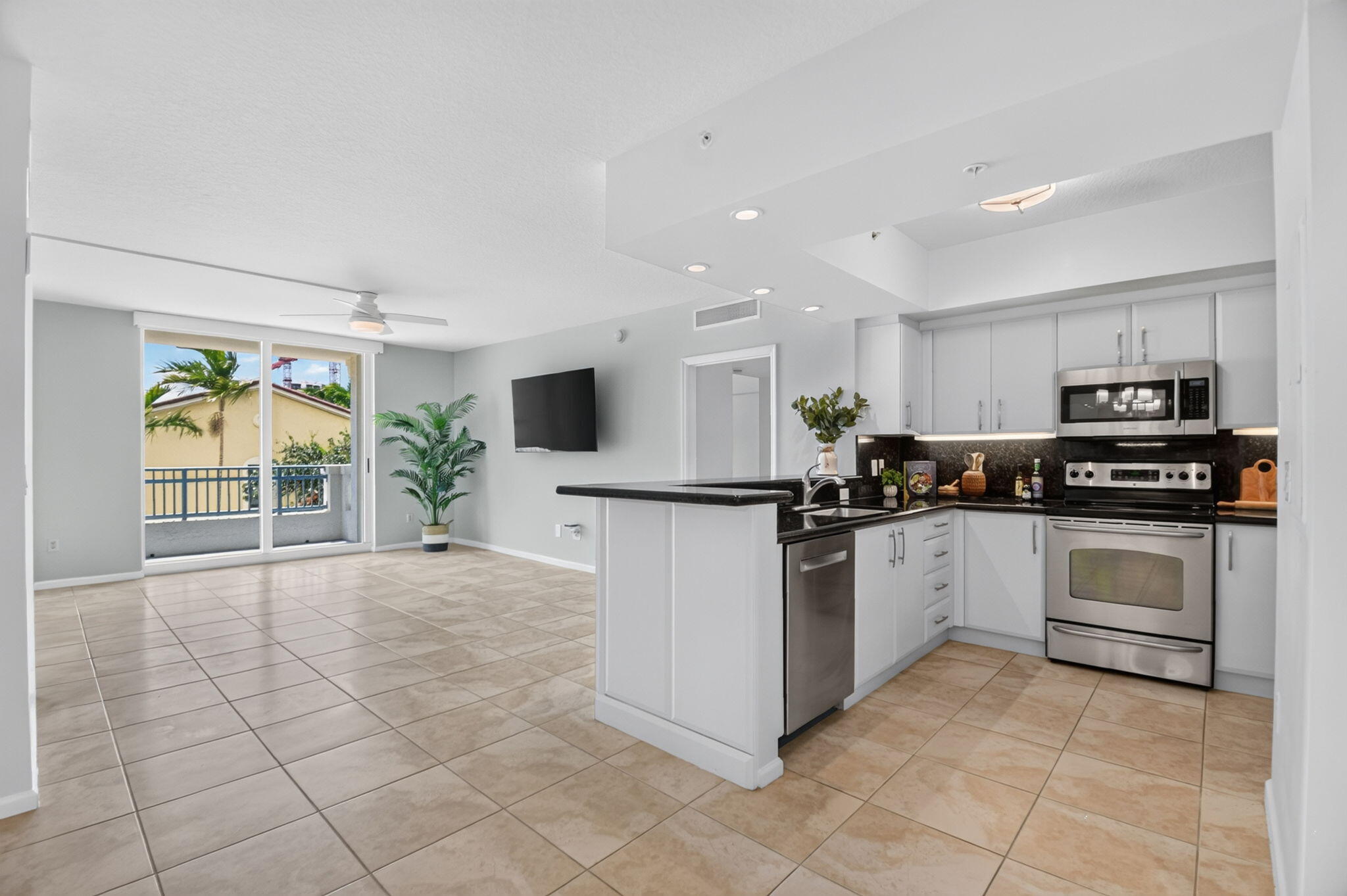 403 S Sapodilla Avenue 307