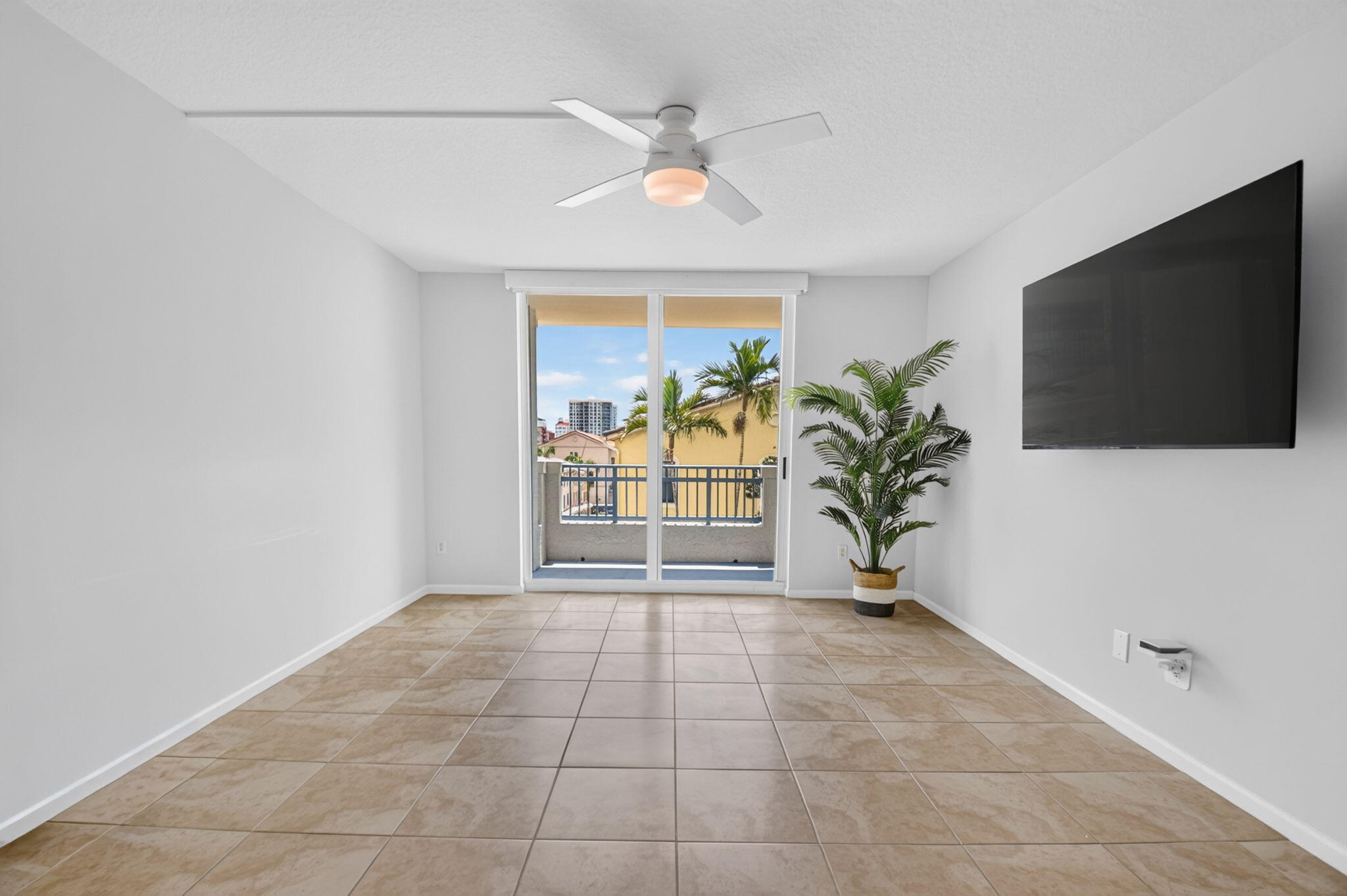 403 S Sapodilla Avenue 307