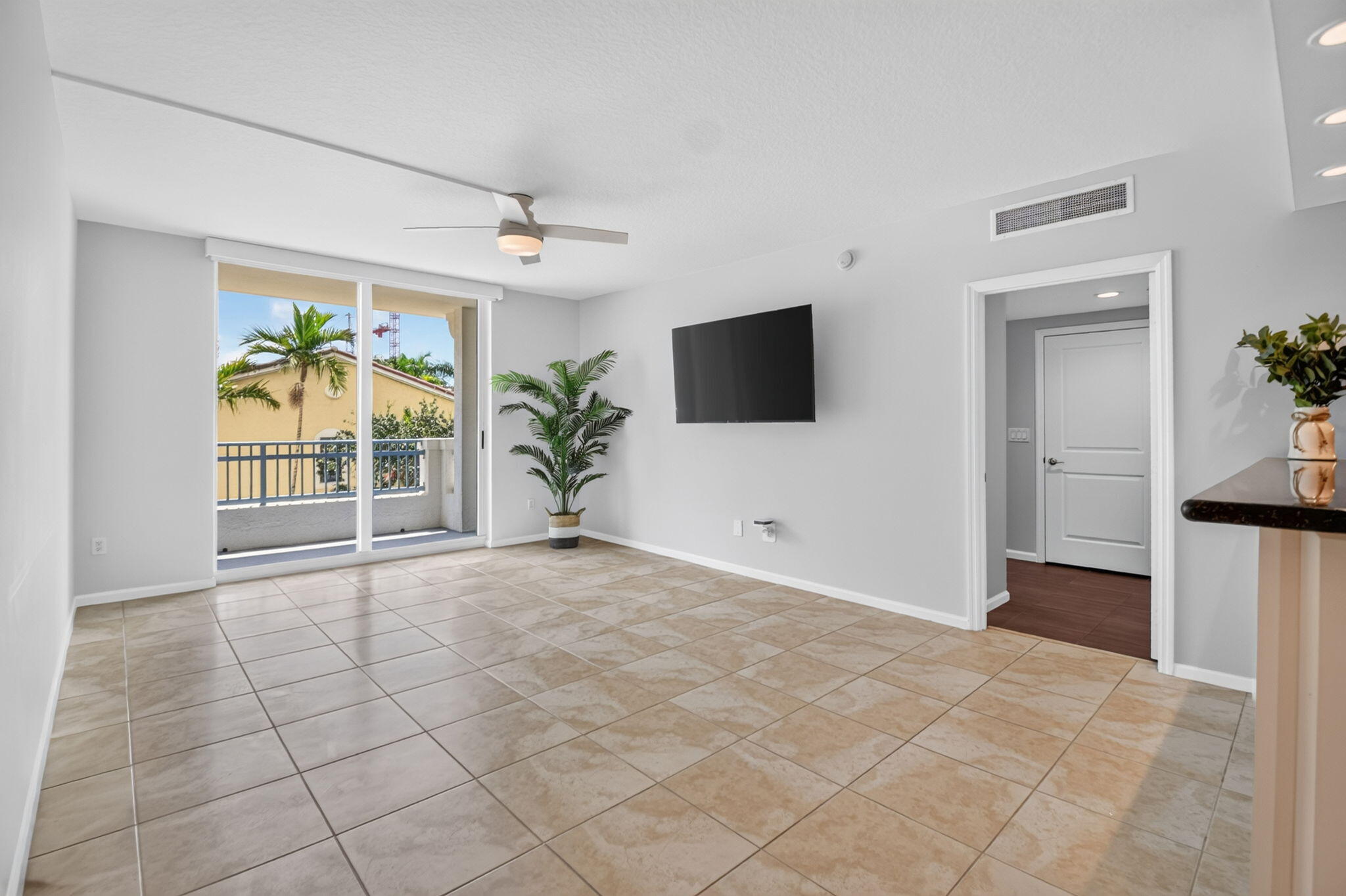 403 S Sapodilla Avenue 307