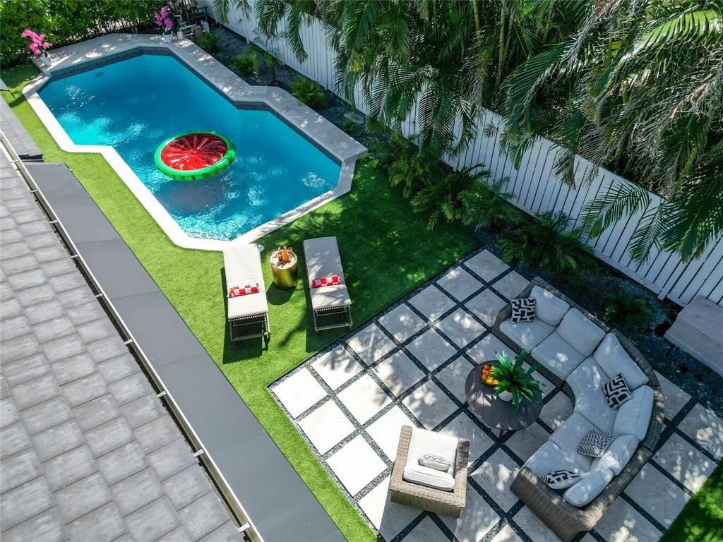 Photo of 222 N Tradewinds Avenue, Fort Lauderdale, FL 33308 (MLS # B26007837)