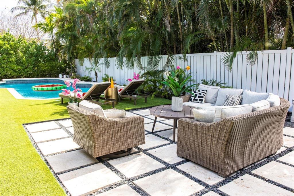 222 N Tradewinds Avenue