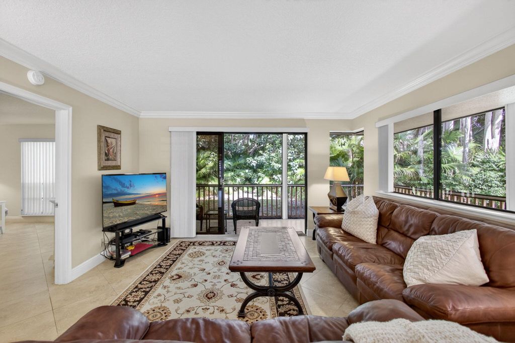 Photo of 112 Brackenwood Road, Palm Beach Gardens, FL 33418 (MLS # B26016570)