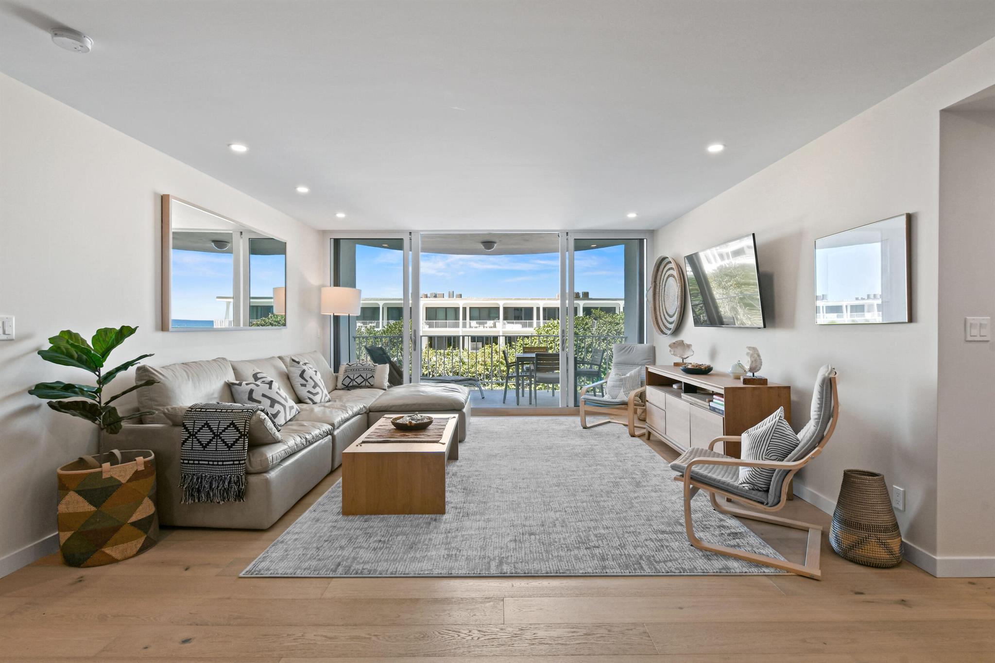 2295 S Ocean Boulevard 424