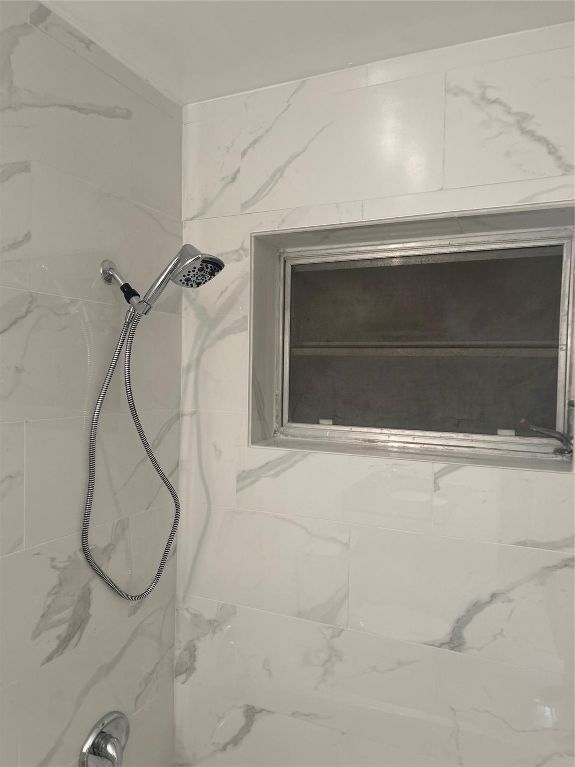 BREEZESWEPT ESTATES 1ST ADD - Residential