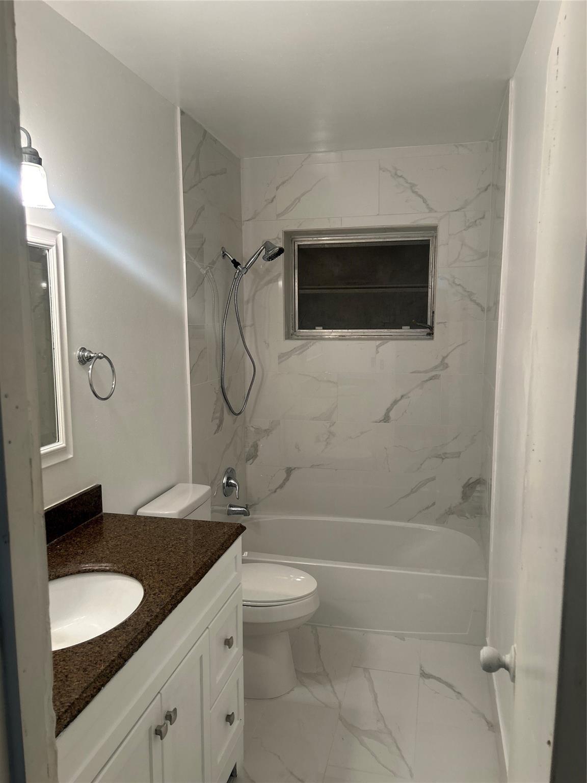 BREEZESWEPT ESTATES 1ST ADD - Residential