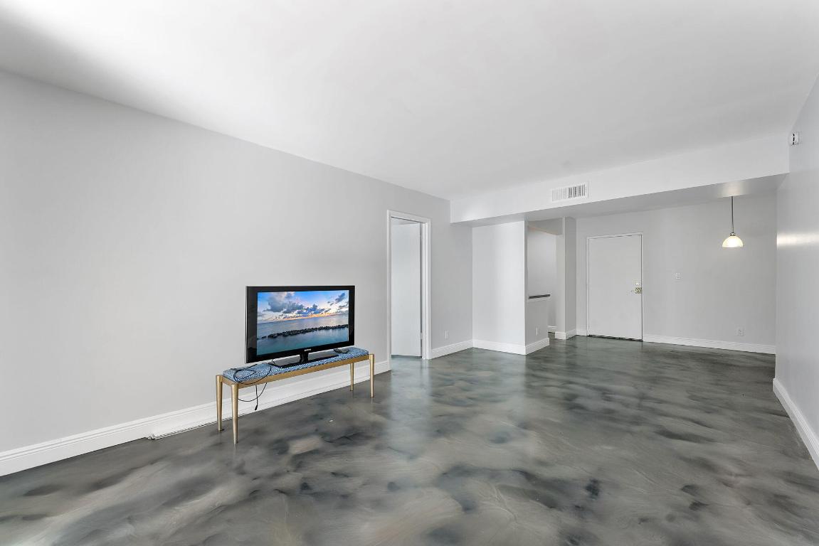 CASA DEL RIO CONDO - Residential