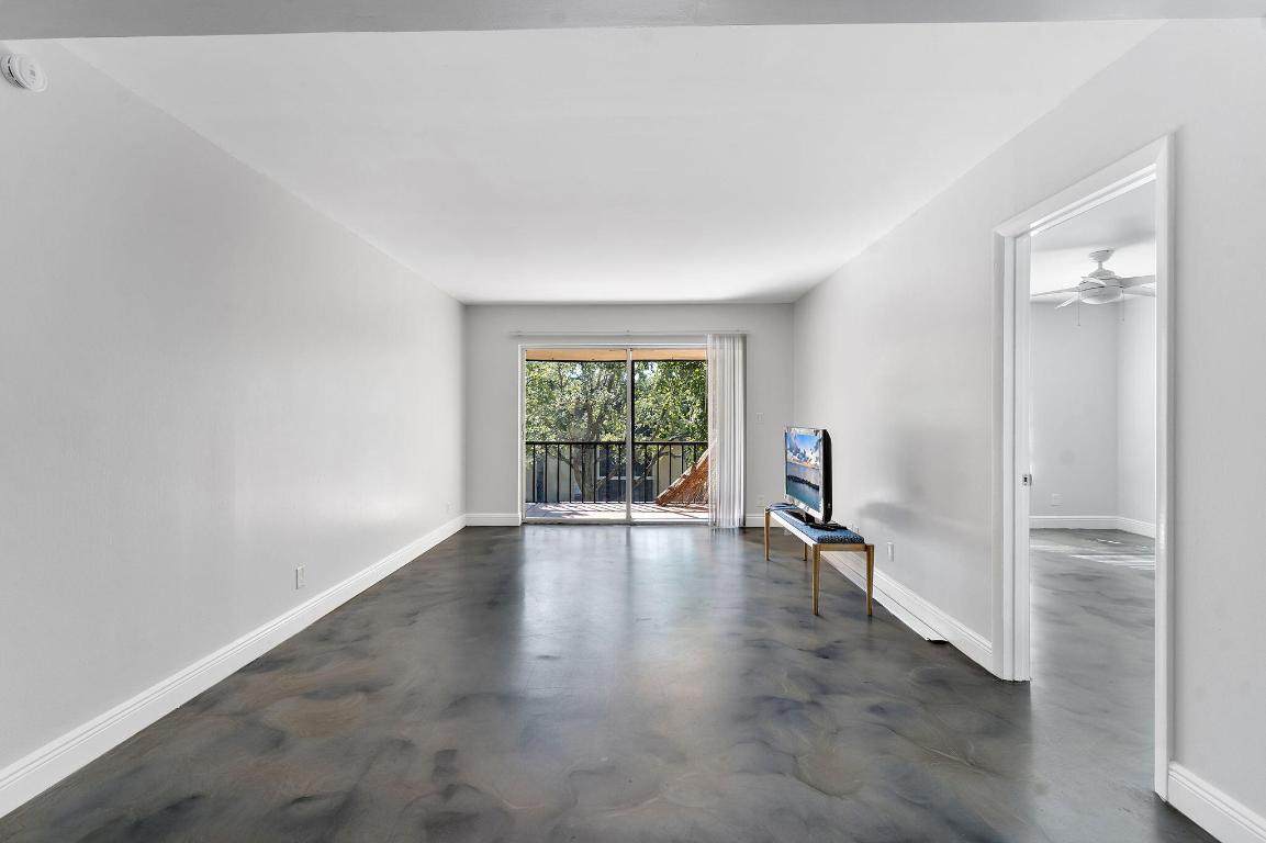 CASA DEL RIO CONDO - Residential