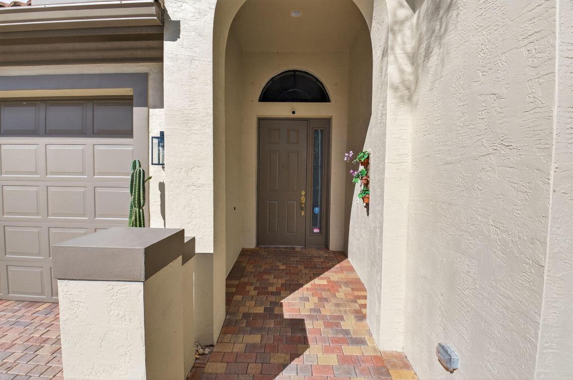 9804 Isles Cay Drive