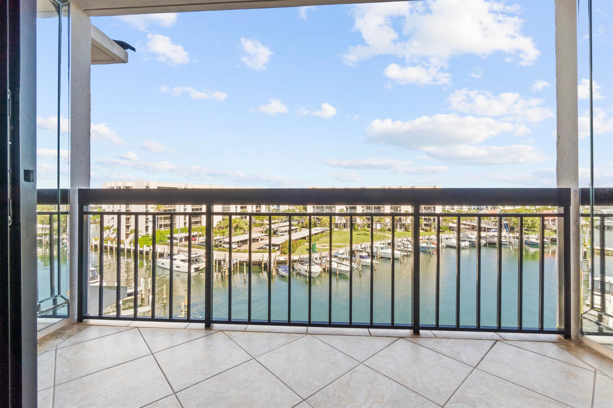 YACHT & RACQUET CLUB OF B - Residential