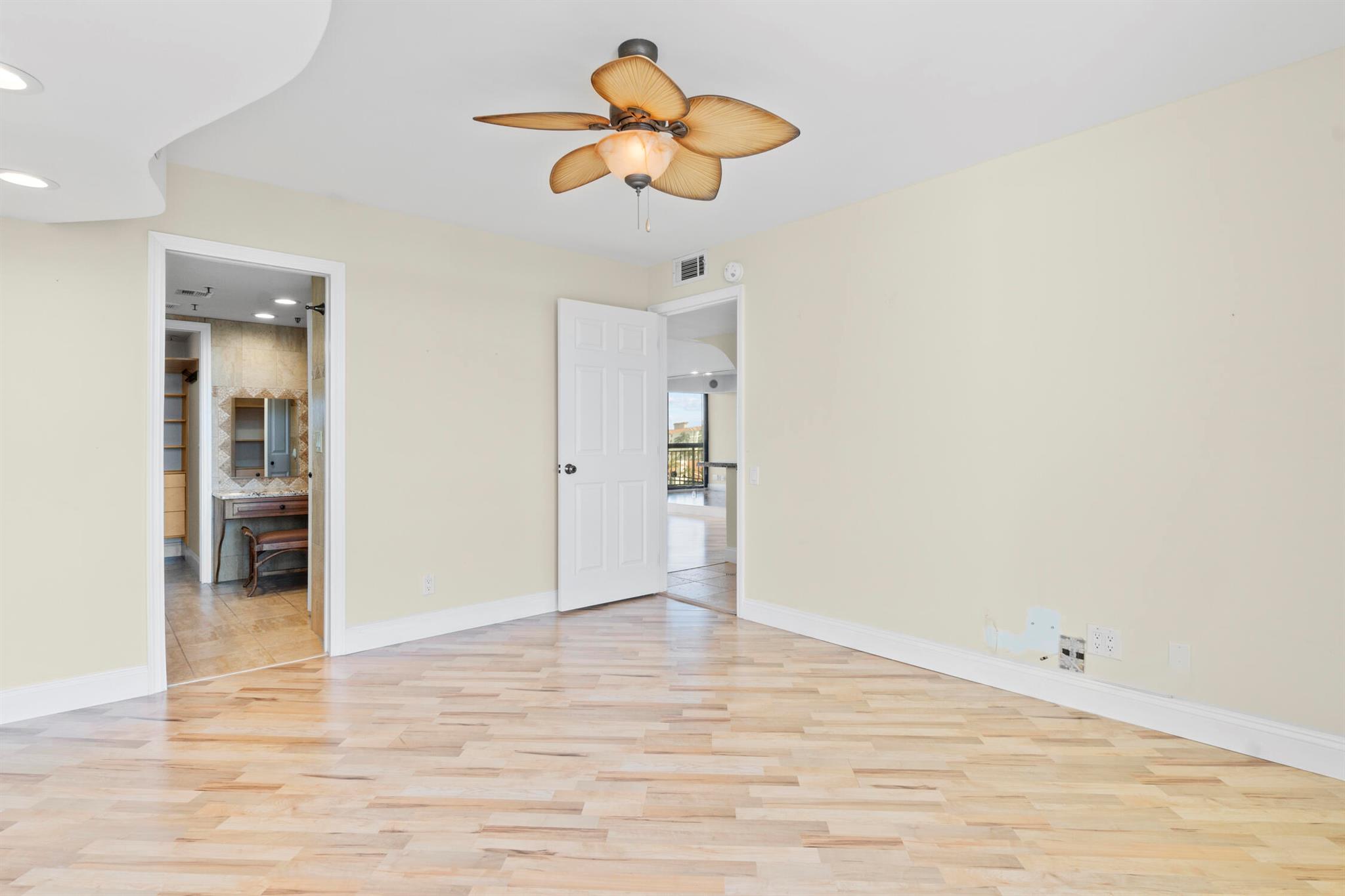 YACHT & RACQUET CLUB OF B - Residential