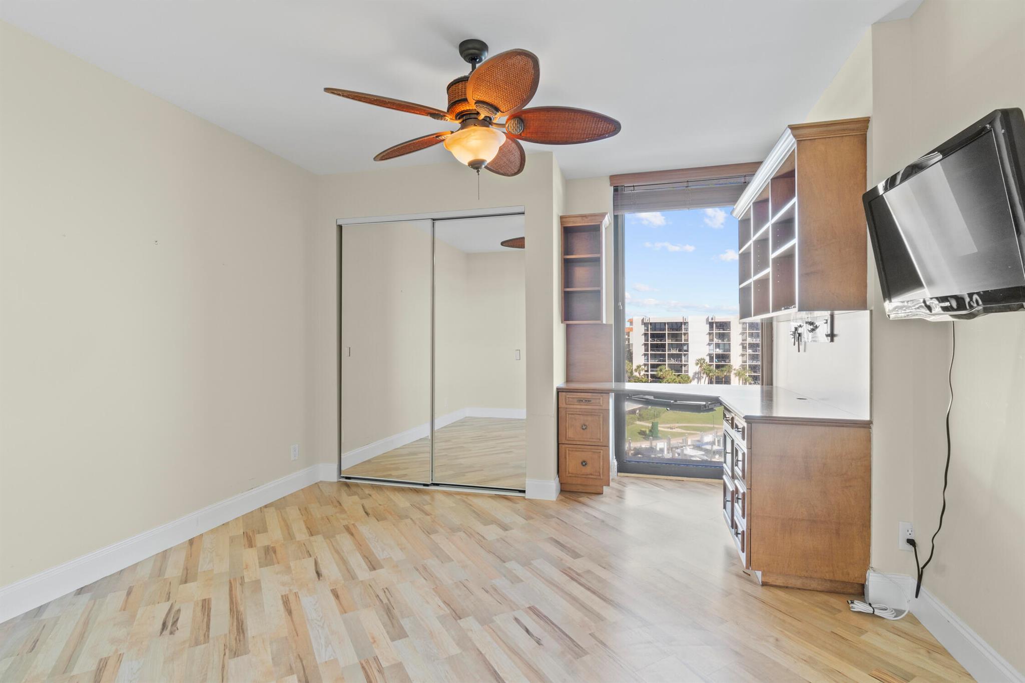 YACHT & RACQUET CLUB OF B - Residential