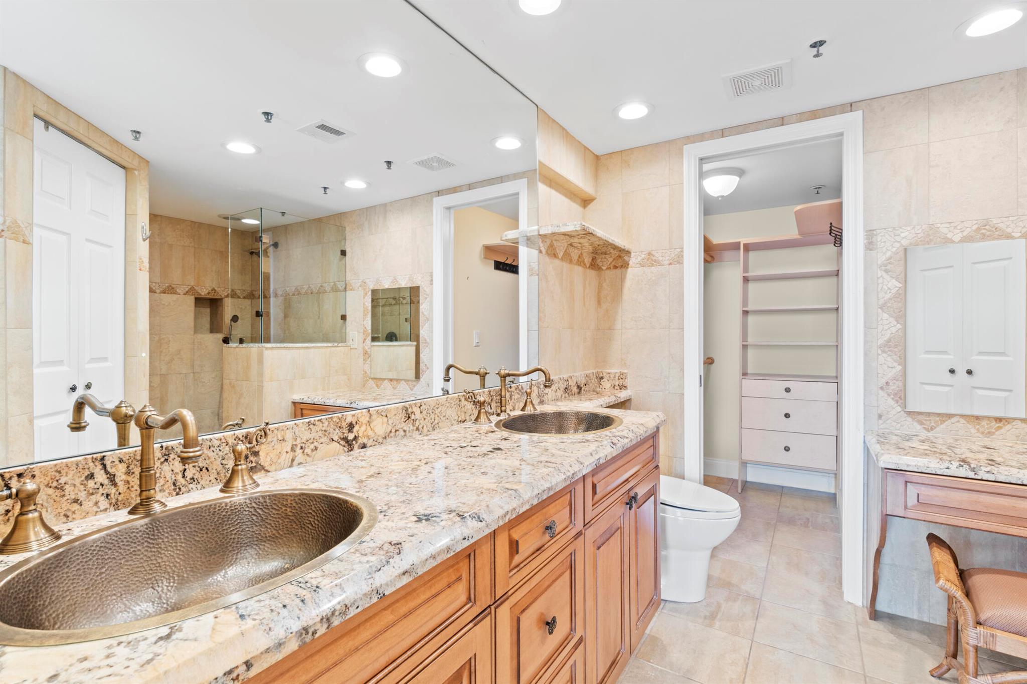 YACHT & RACQUET CLUB OF B - Residential