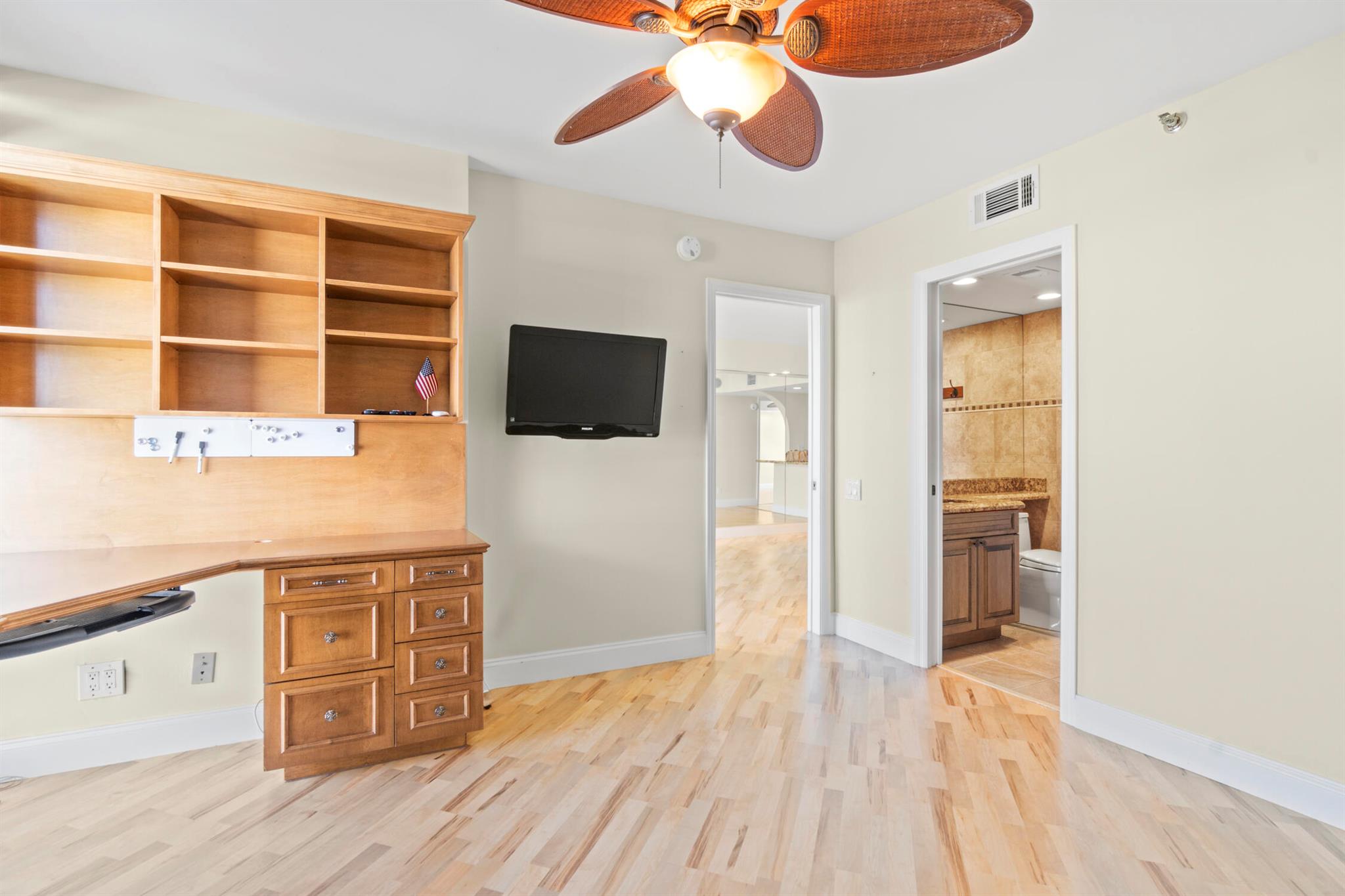YACHT & RACQUET CLUB OF B - Residential