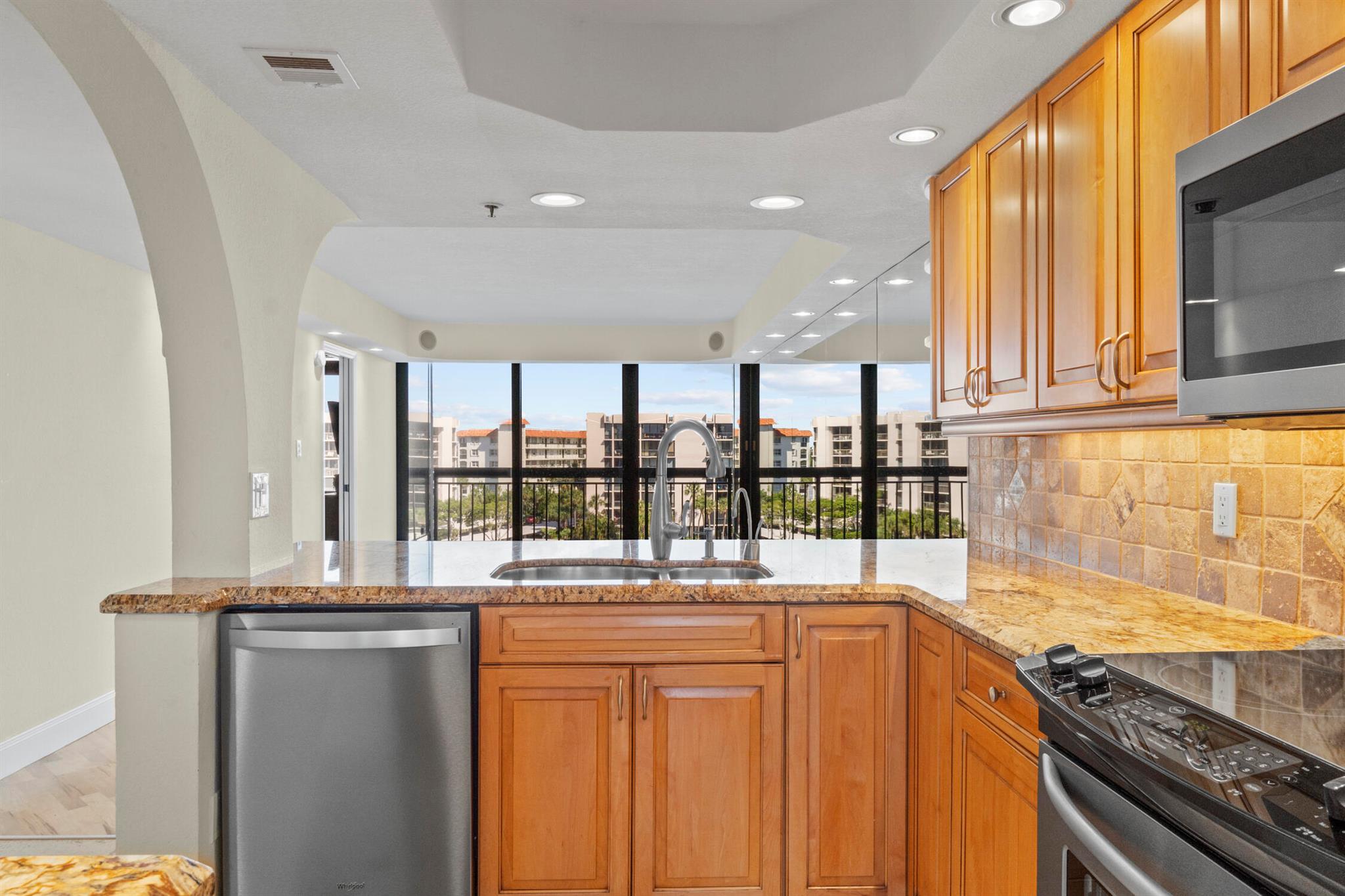YACHT & RACQUET CLUB OF B - Residential