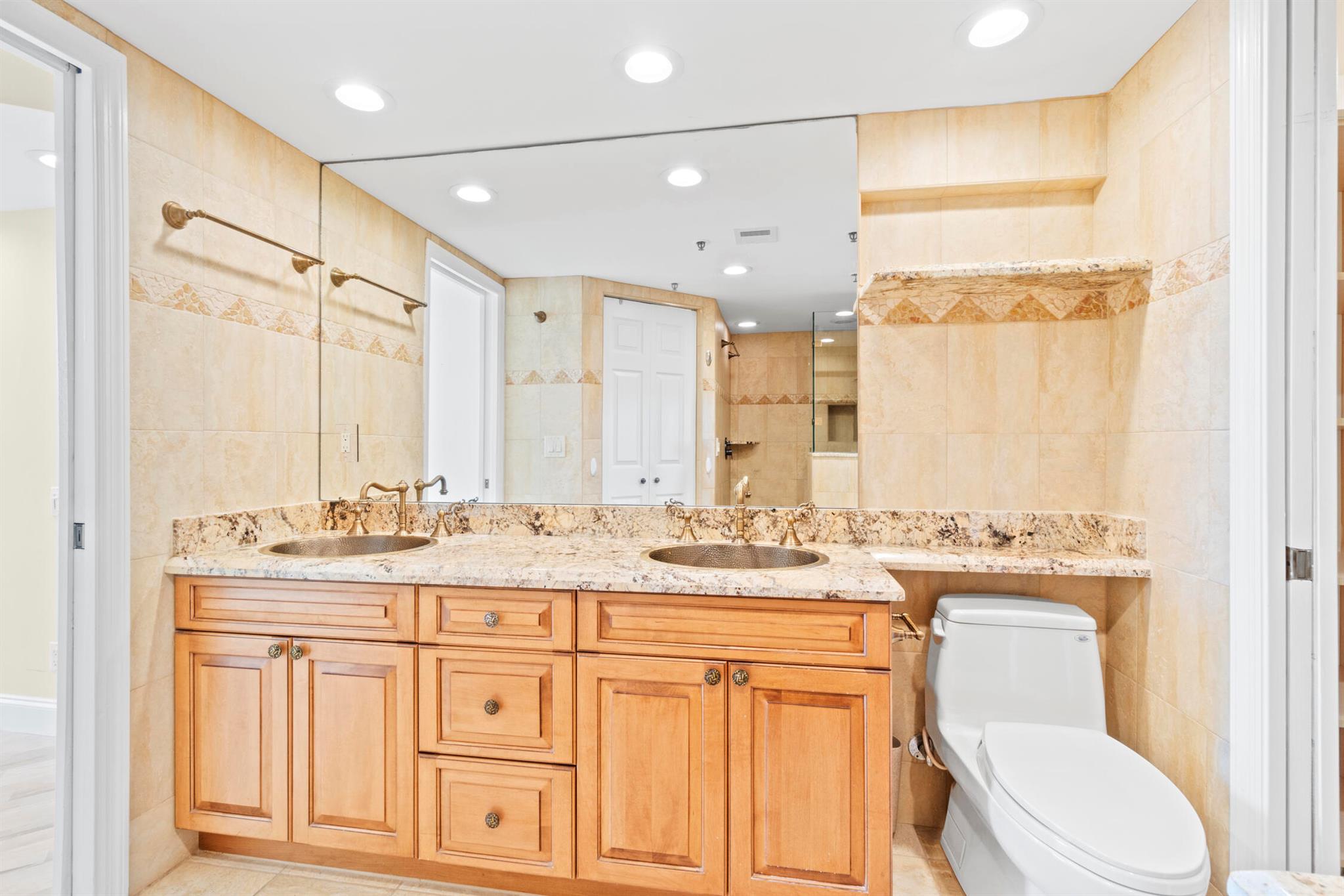 YACHT & RACQUET CLUB OF B - Residential
