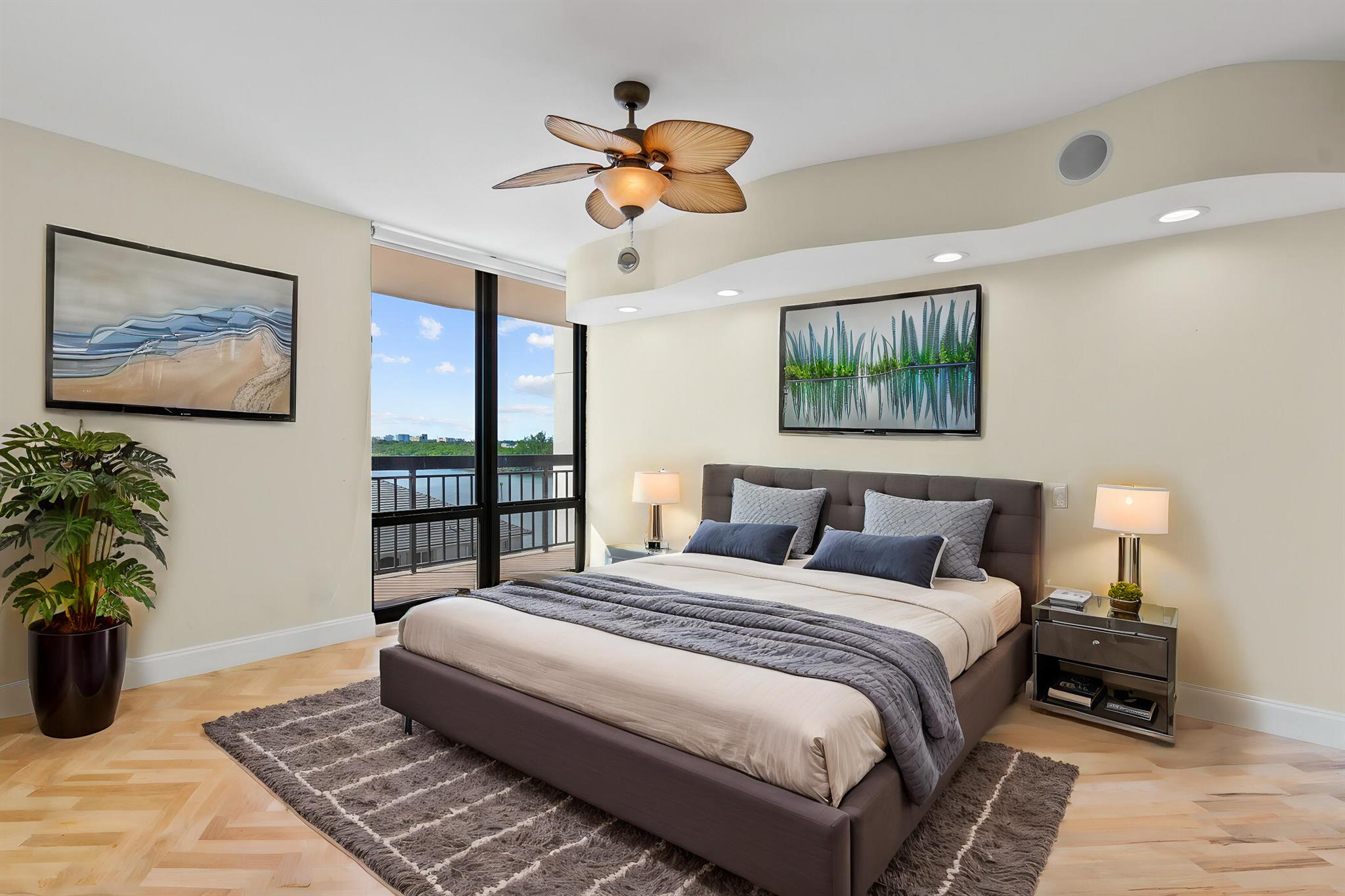 YACHT & RACQUET CLUB OF B - Residential