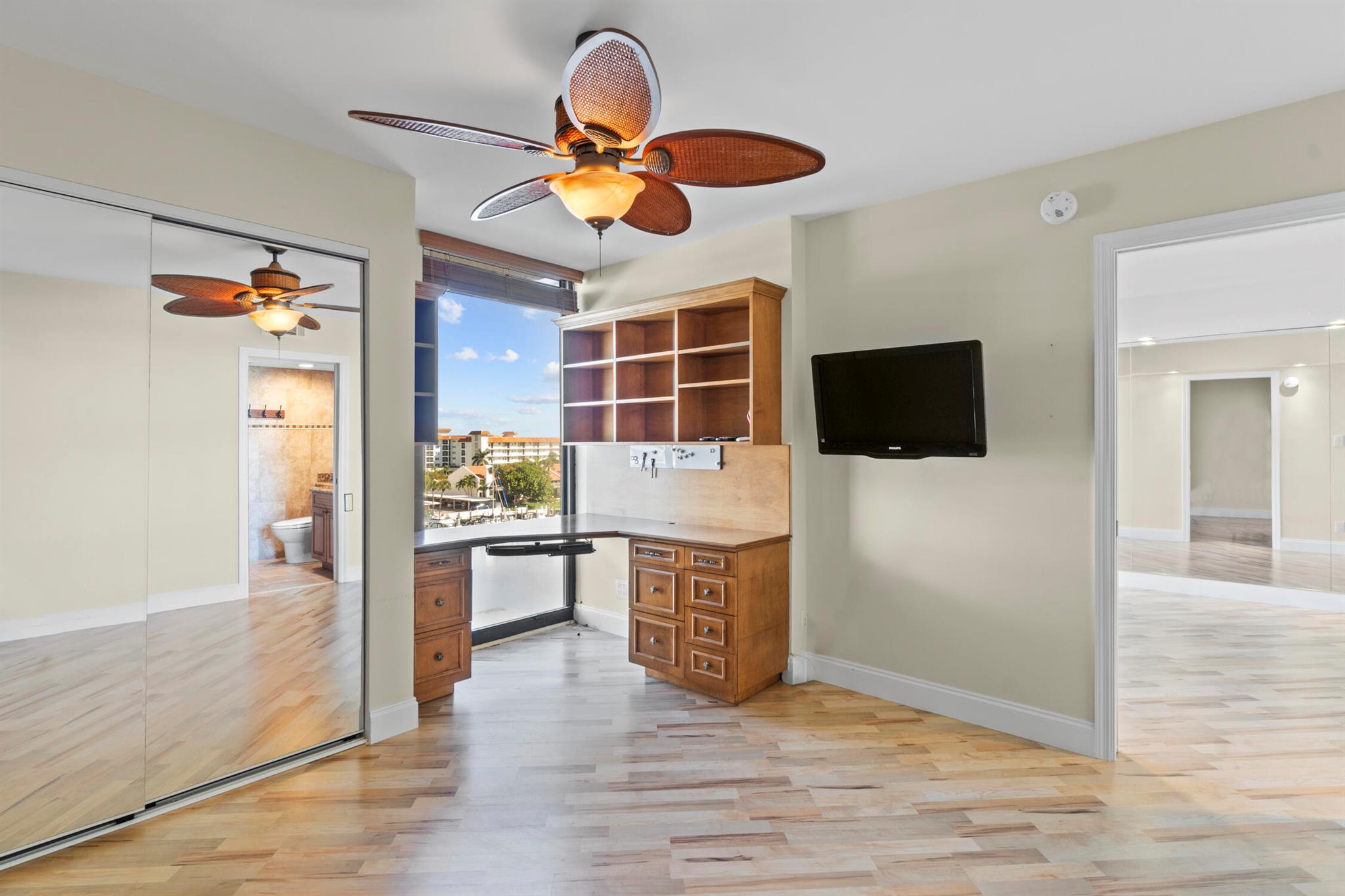 YACHT & RACQUET CLUB OF B - Residential